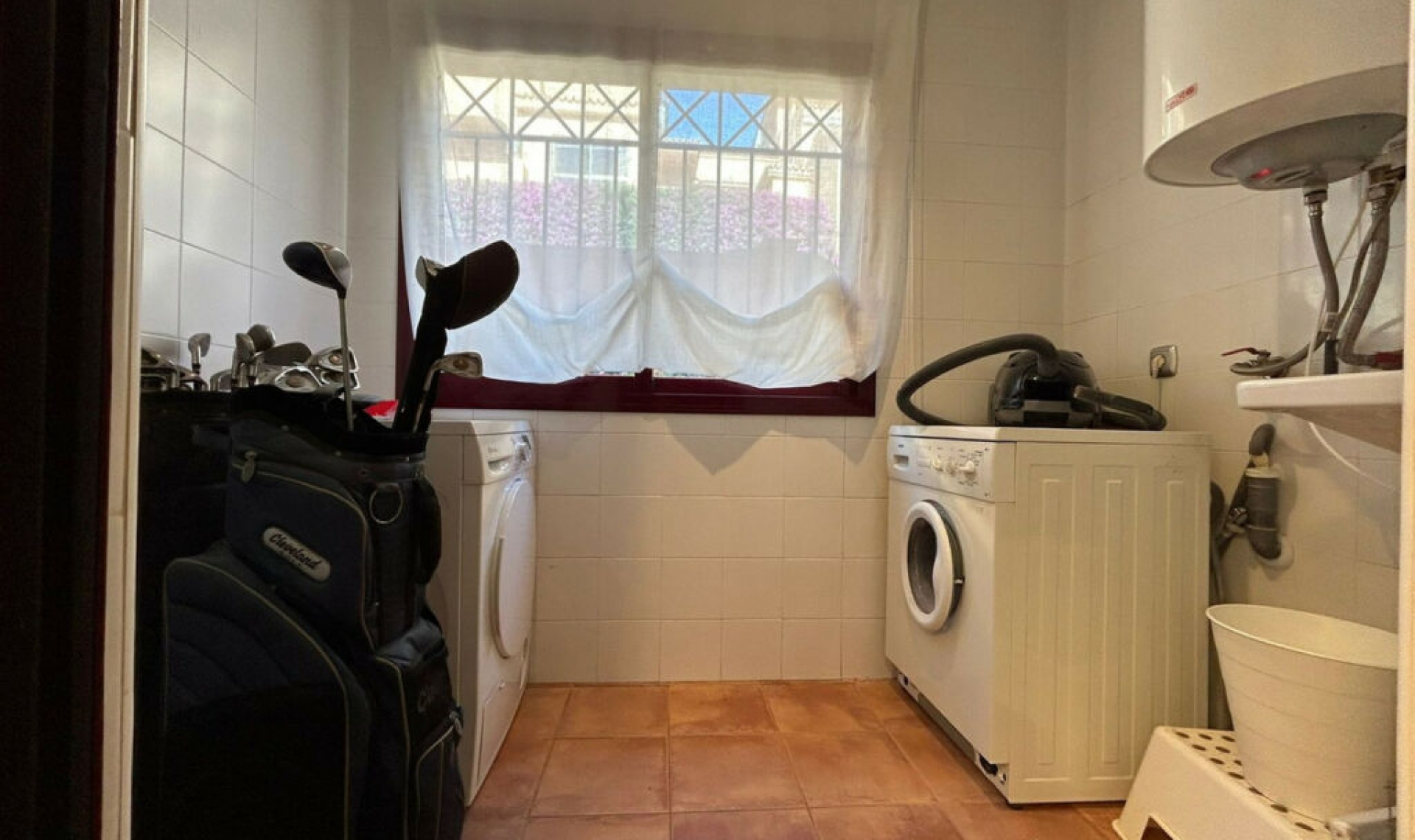 Resale - House -
Estepona