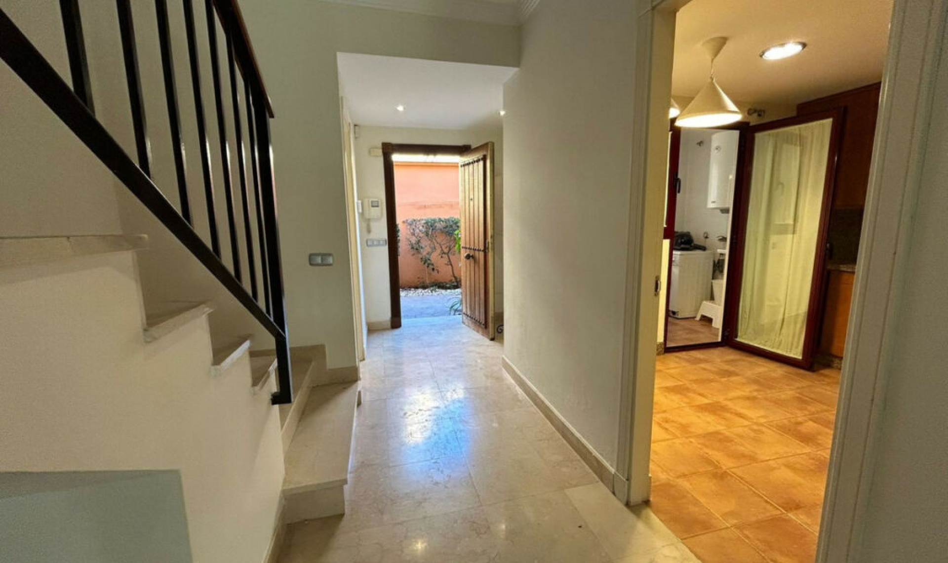 Resale - House -
Estepona