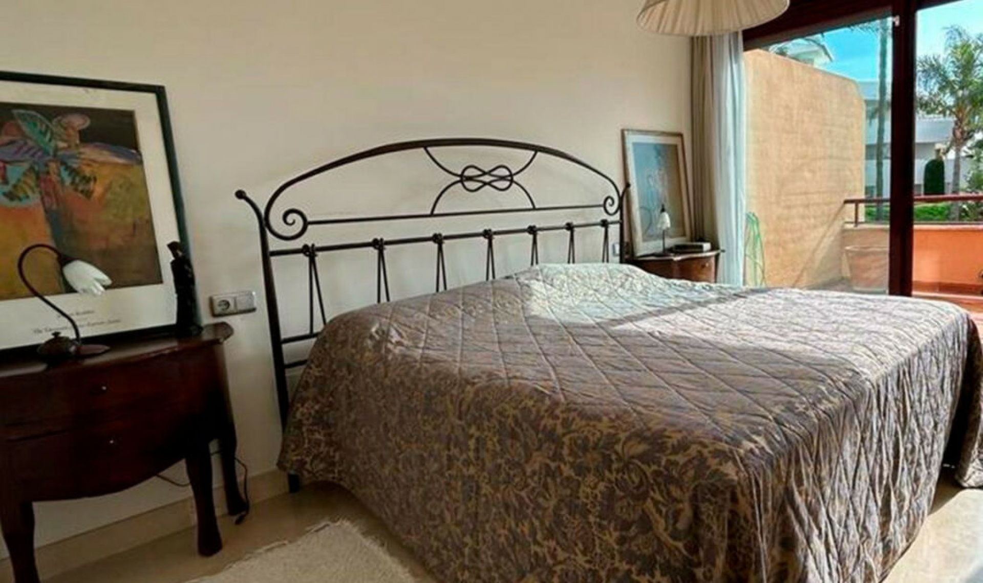 Resale - House -
Estepona