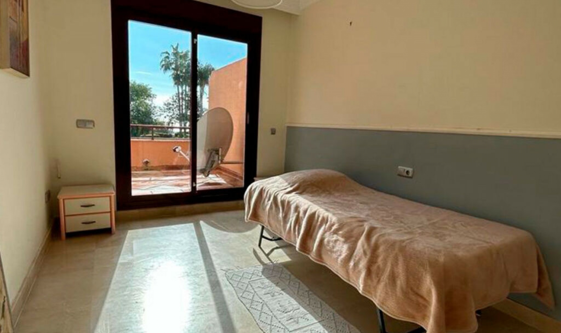 Resale - House -
Estepona