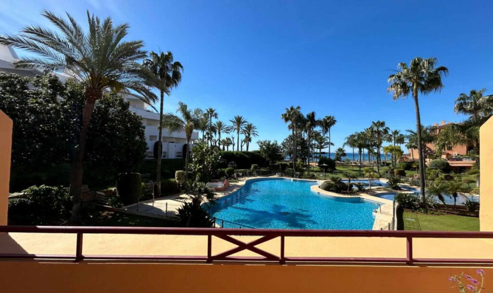 Resale - House -
Estepona