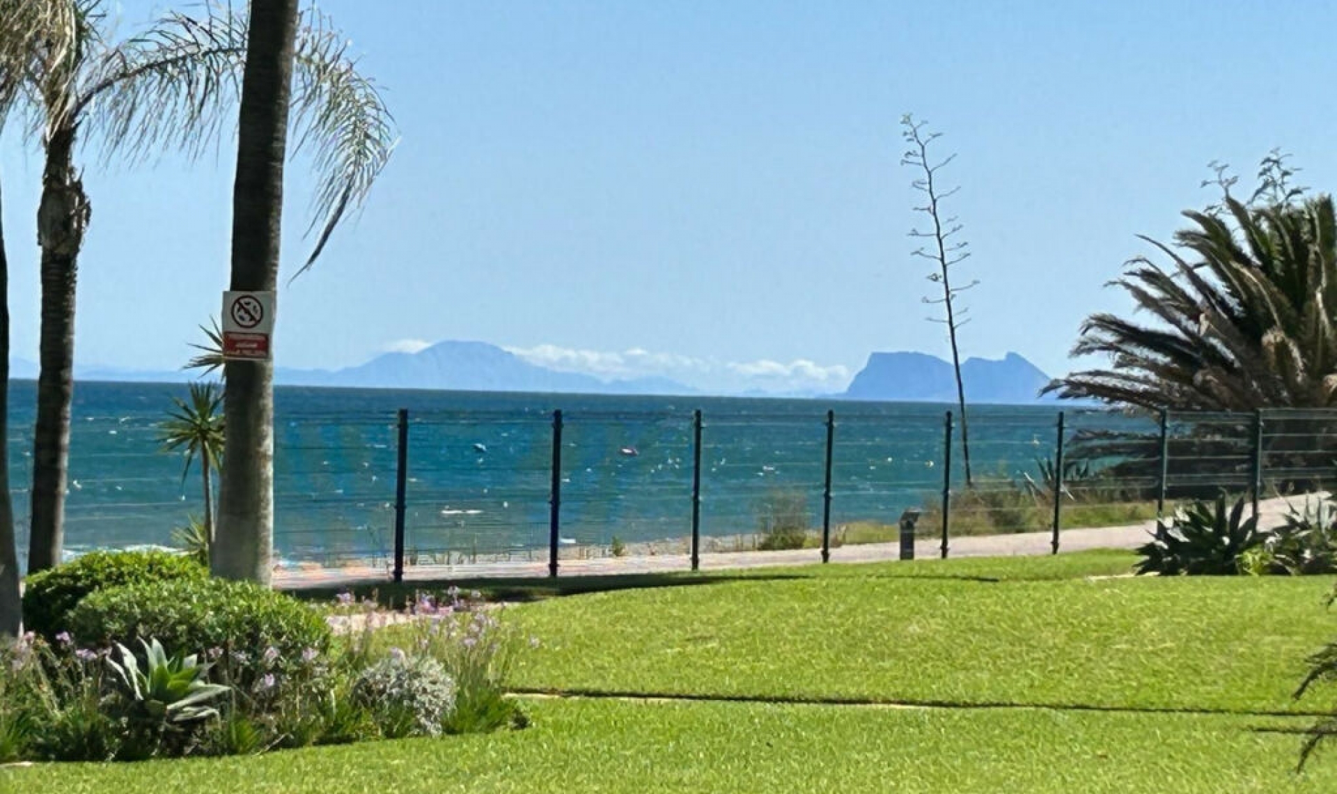 Resale - House -
Estepona