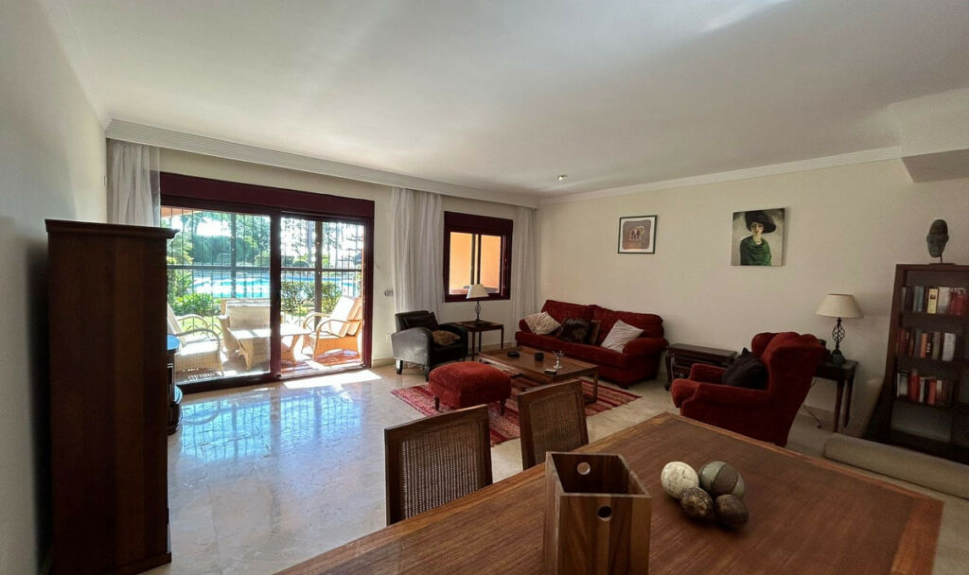 Resale - House -
Estepona