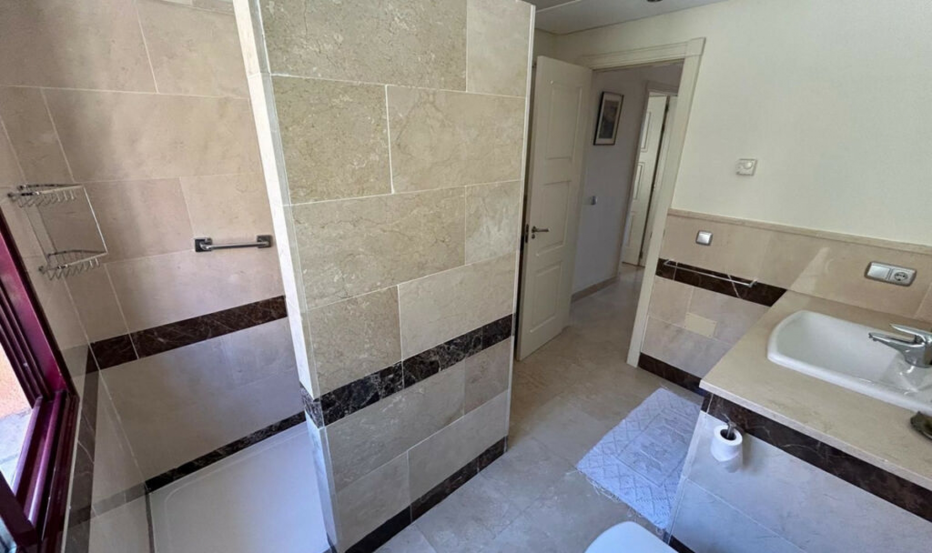 Resale - House -
Estepona