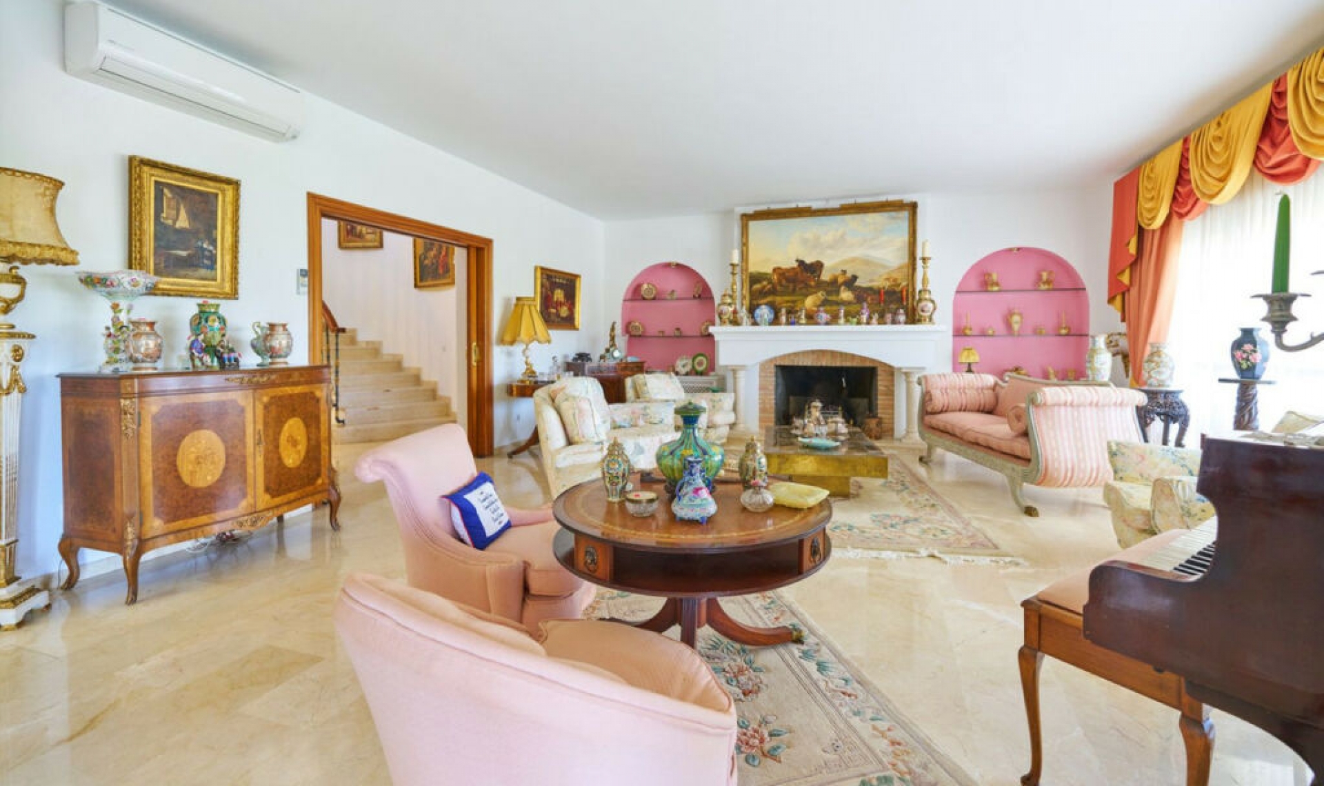 Resale - House -
Estepona