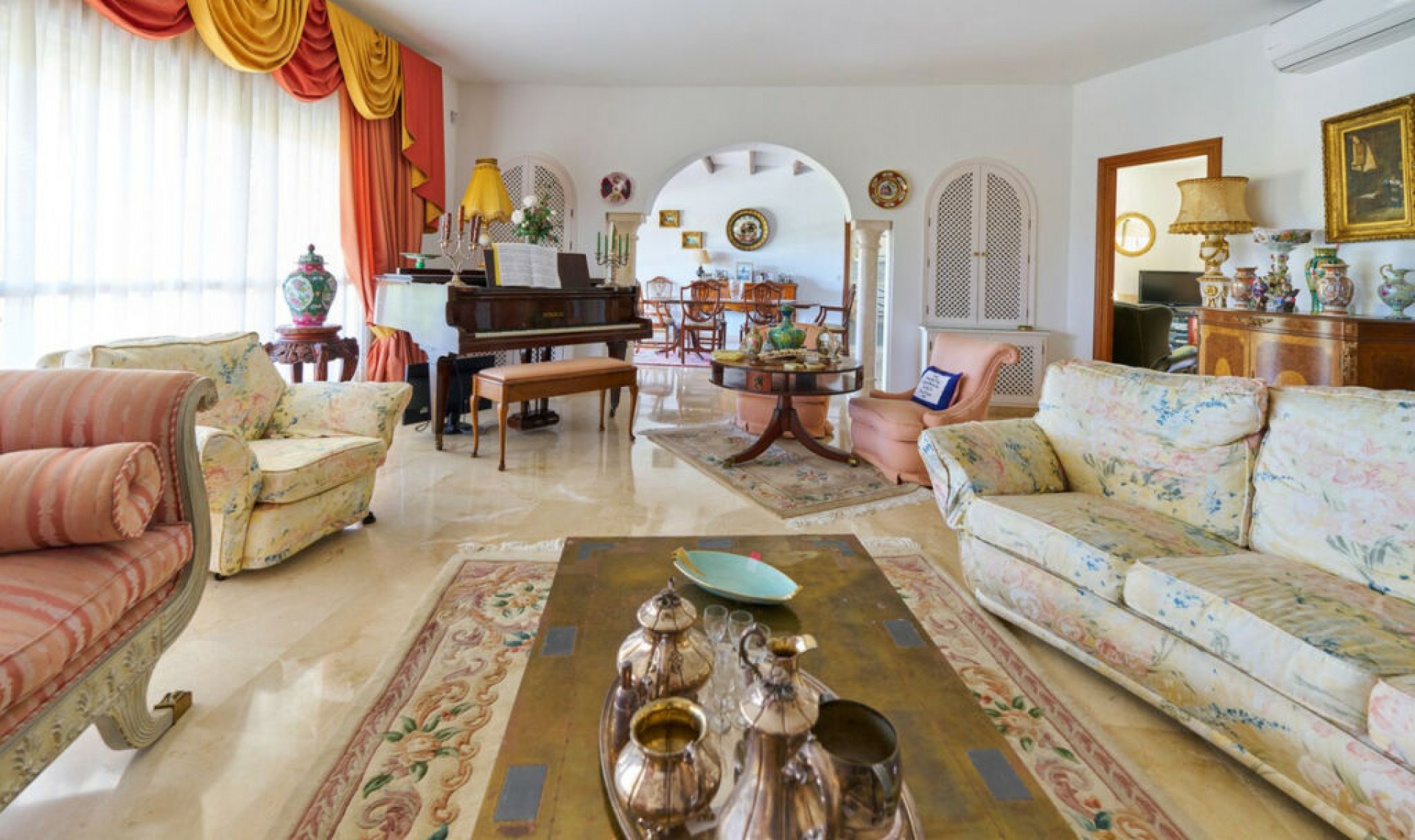 Resale - House -
Estepona