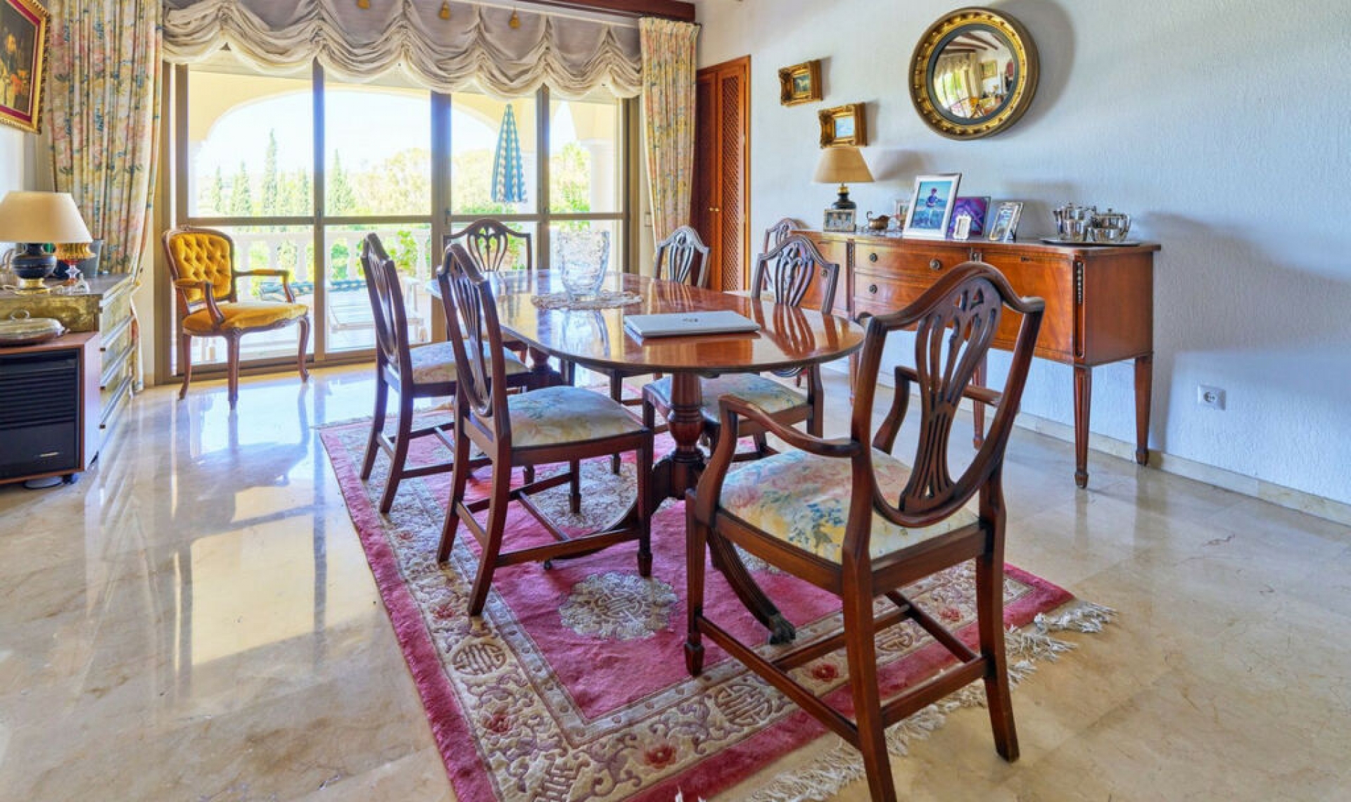 Resale - House -
Estepona