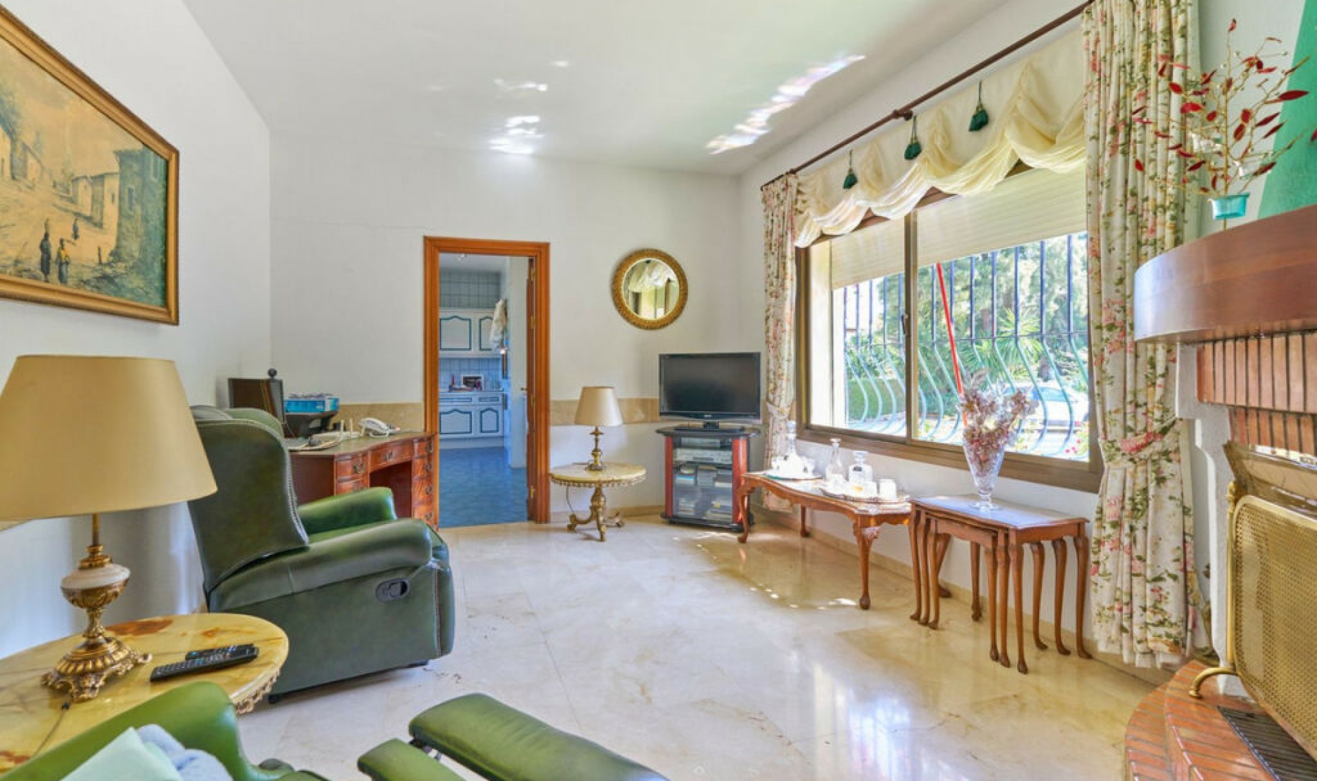 Resale - House -
Estepona