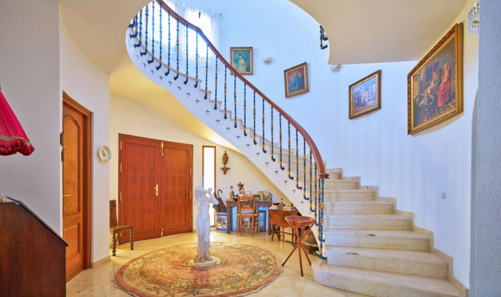 Resale - House -
Estepona