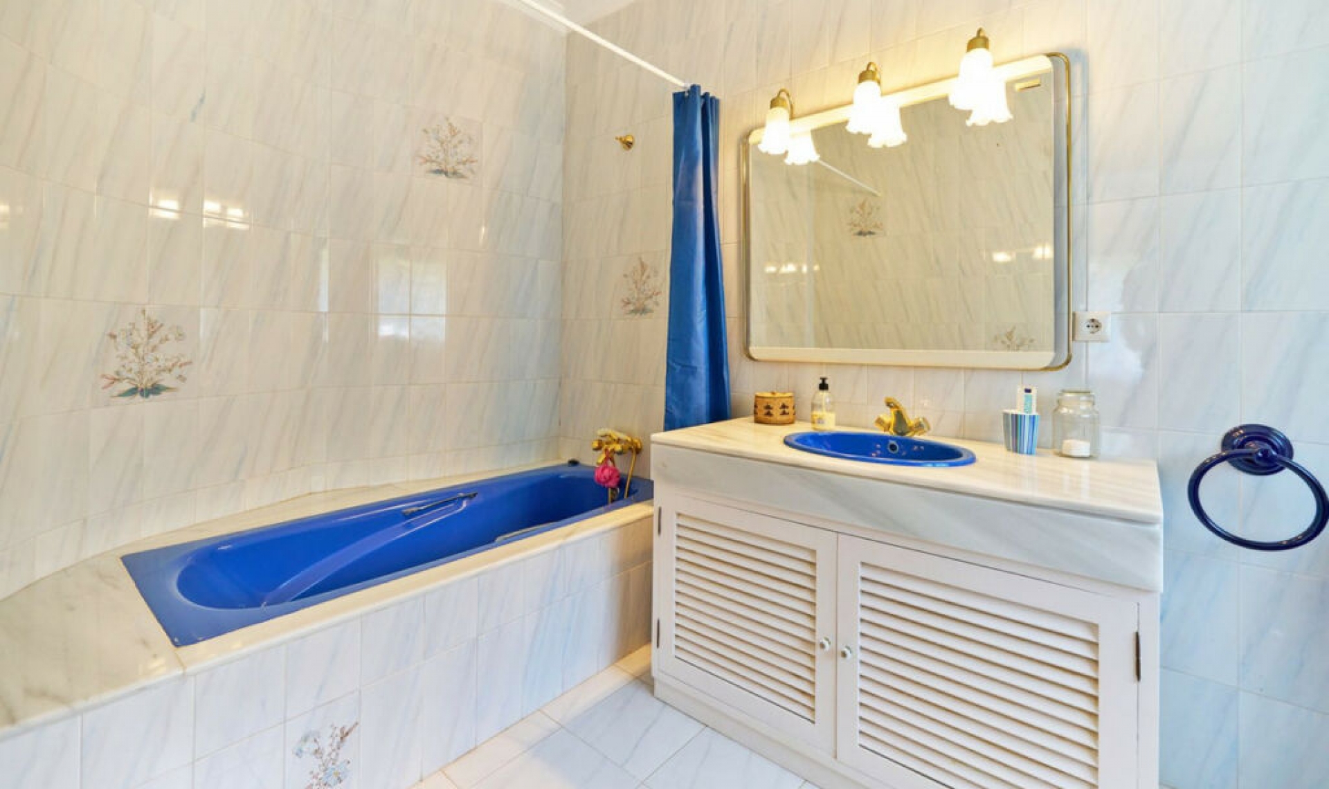 Resale - House -
Estepona