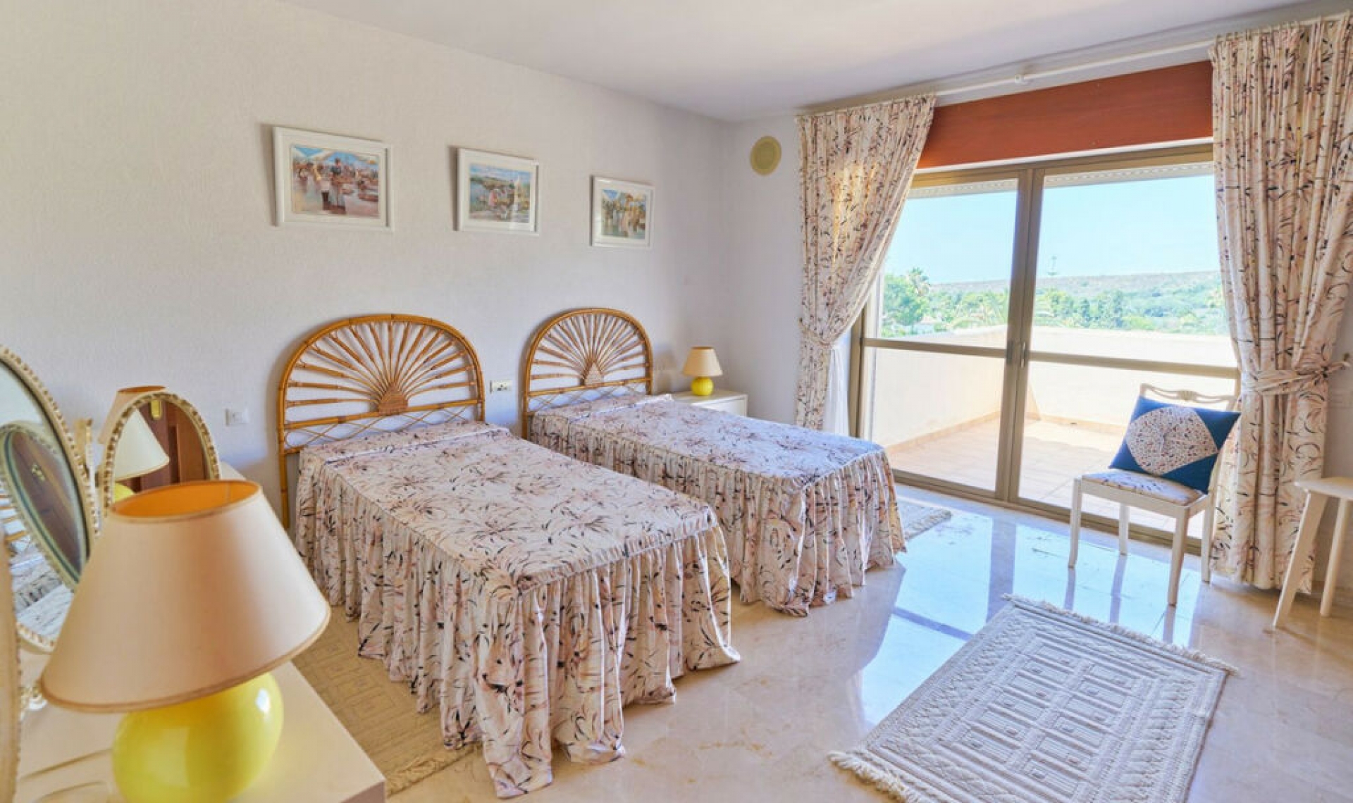 Resale - House -
Estepona