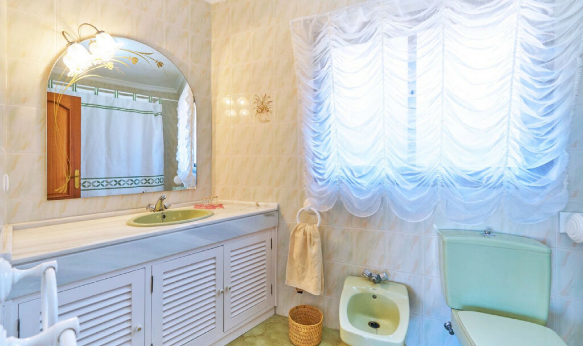 Resale - House -
Estepona