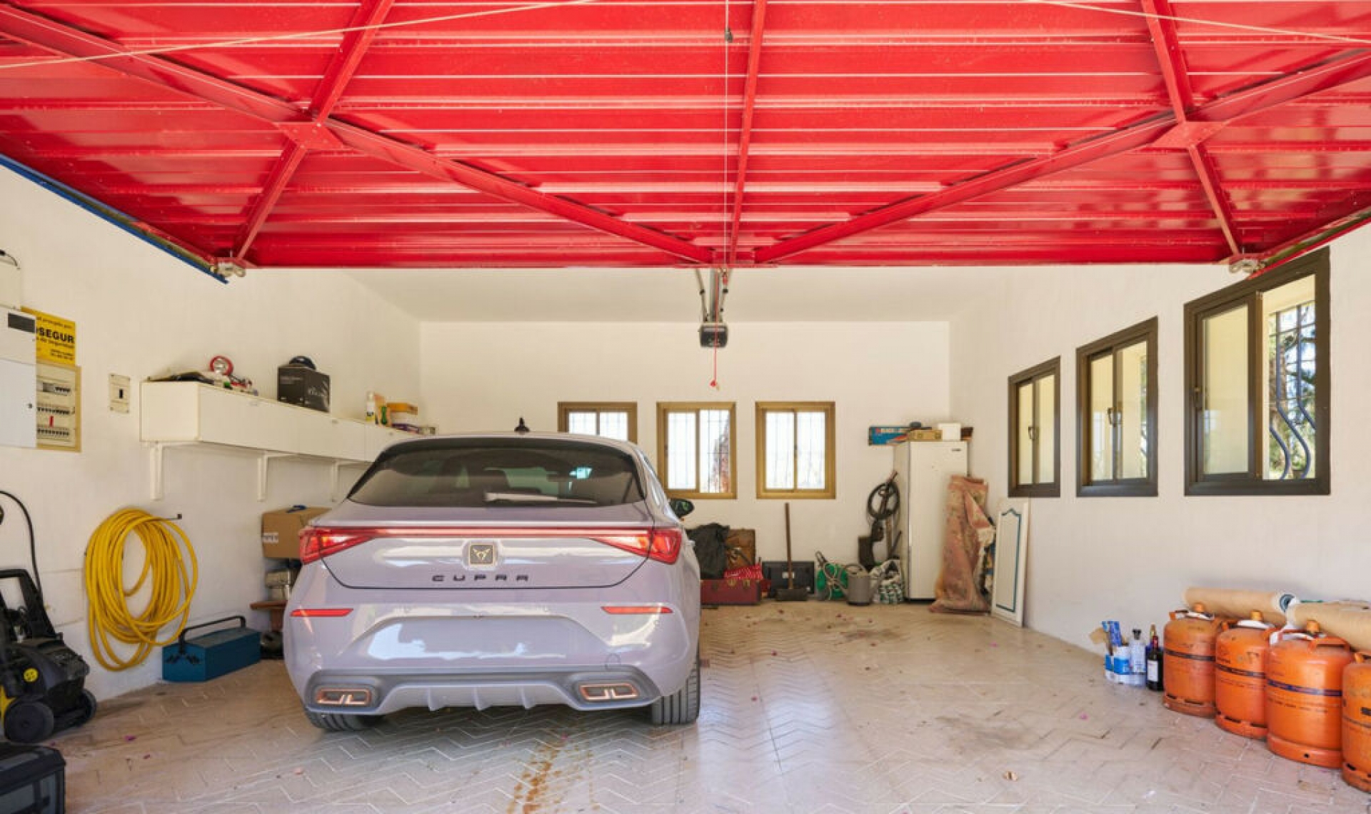 Resale - House -
Estepona