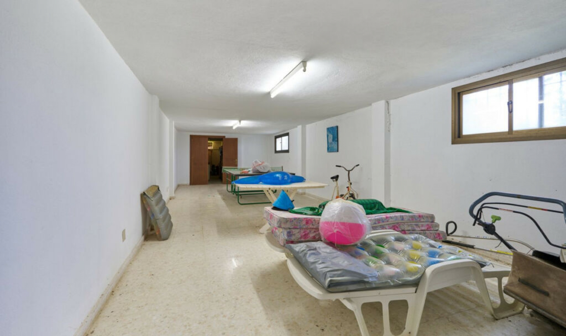 Resale - House -
Estepona