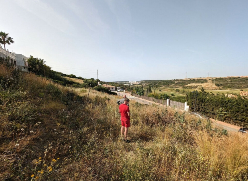 Resale - House -
Estepona