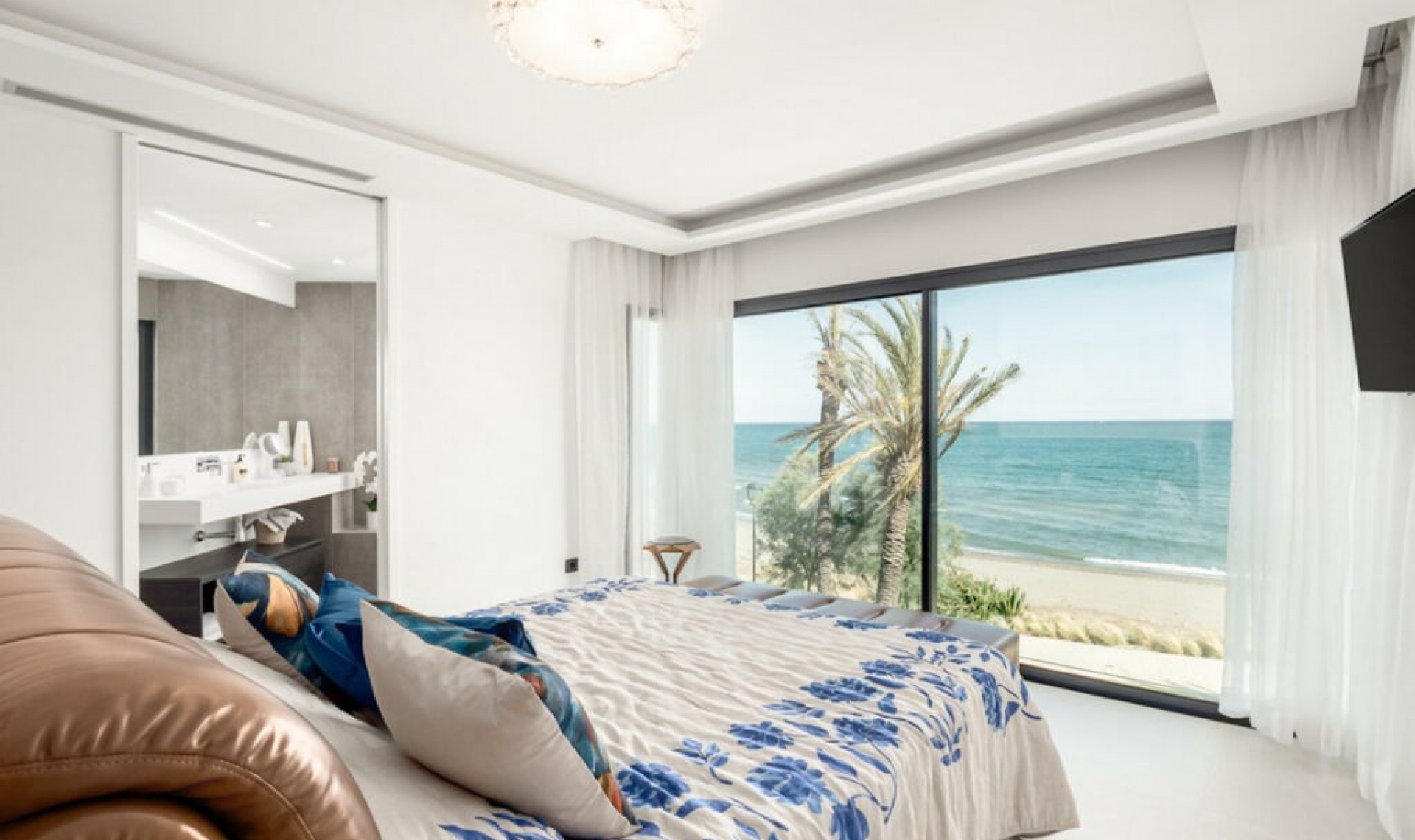 Resale - House -
Estepona