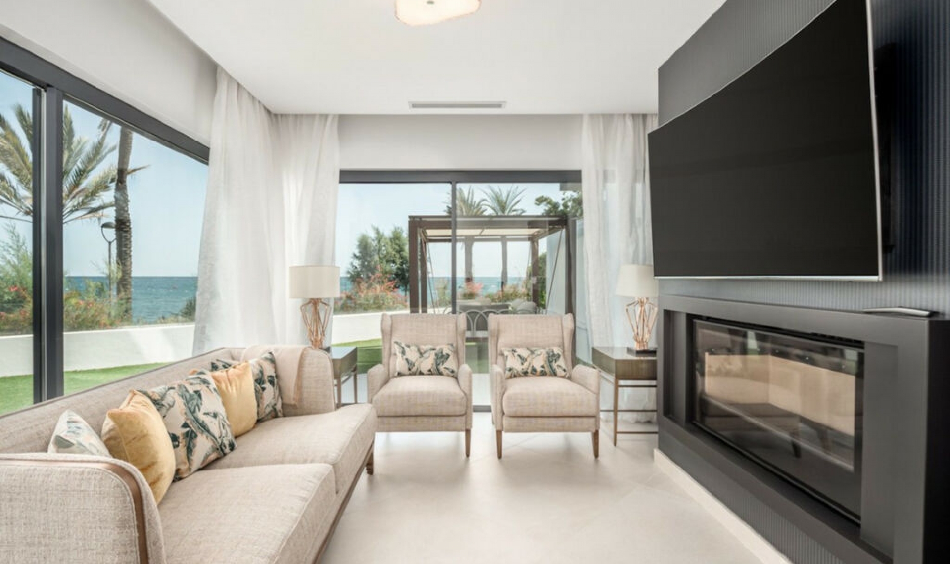 Resale - House -
Estepona