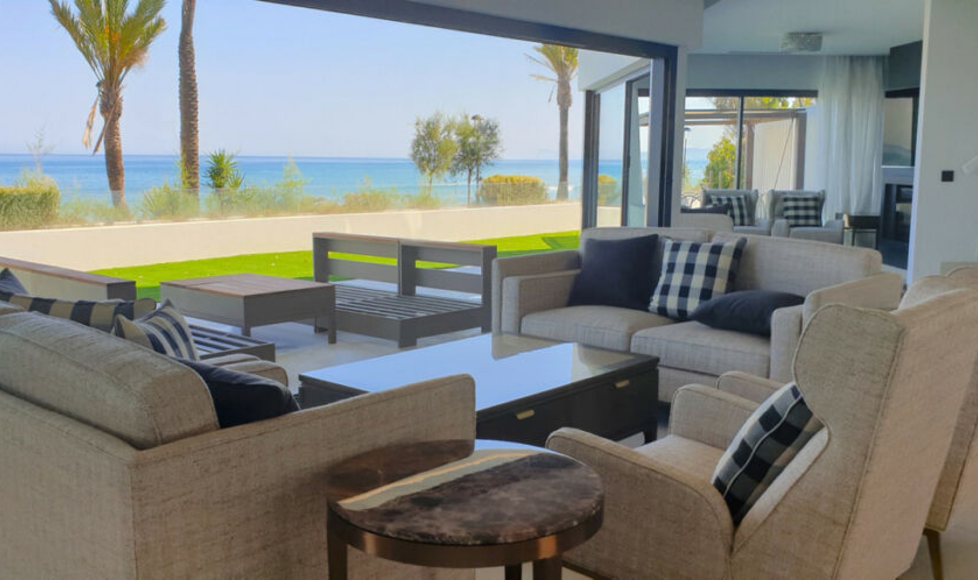 Resale - House -
Estepona