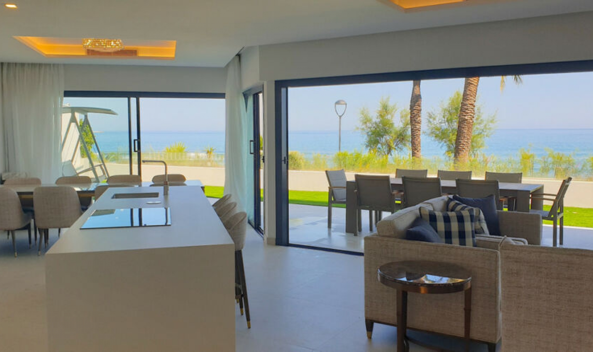 Resale - House -
Estepona