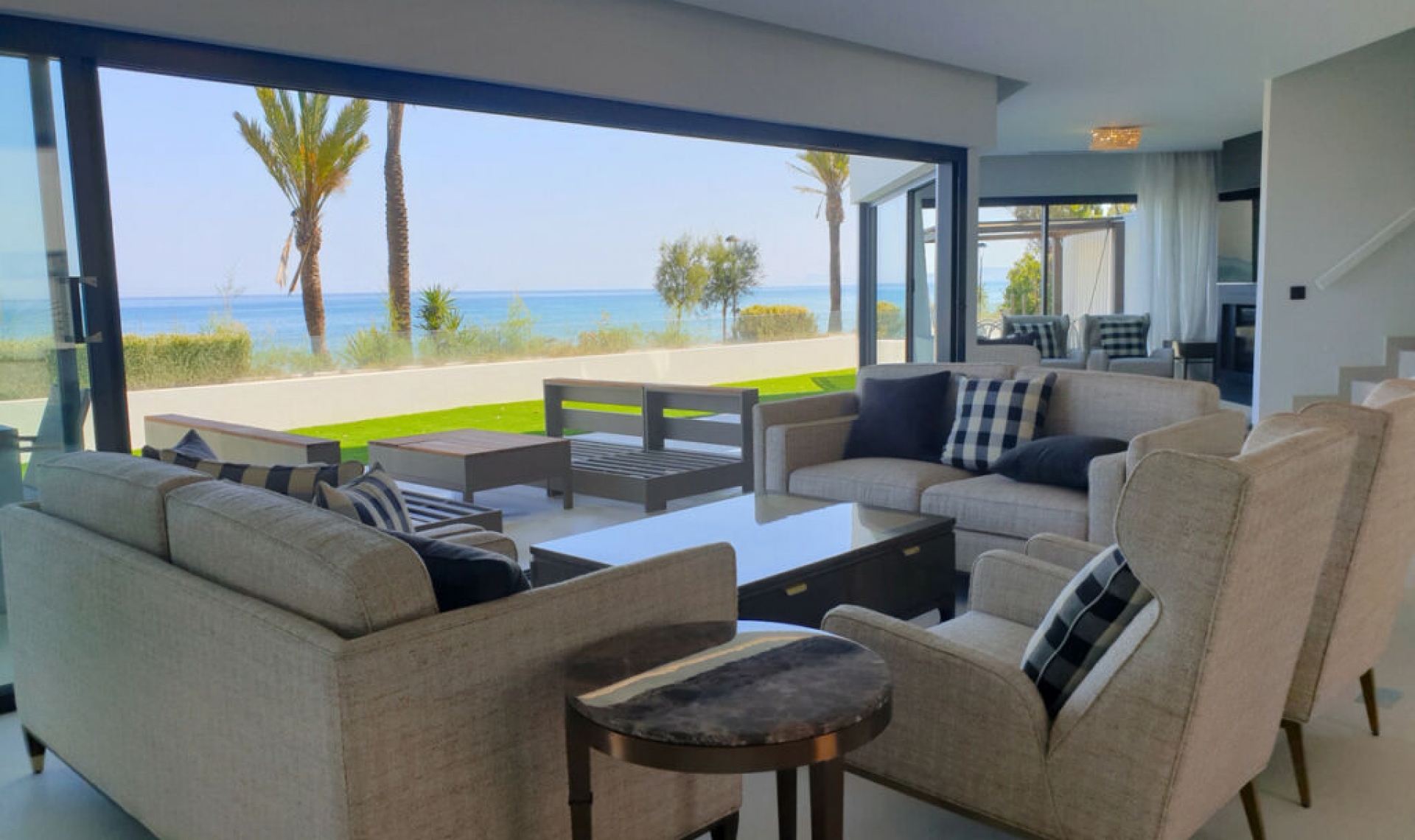 Resale - House -
Estepona