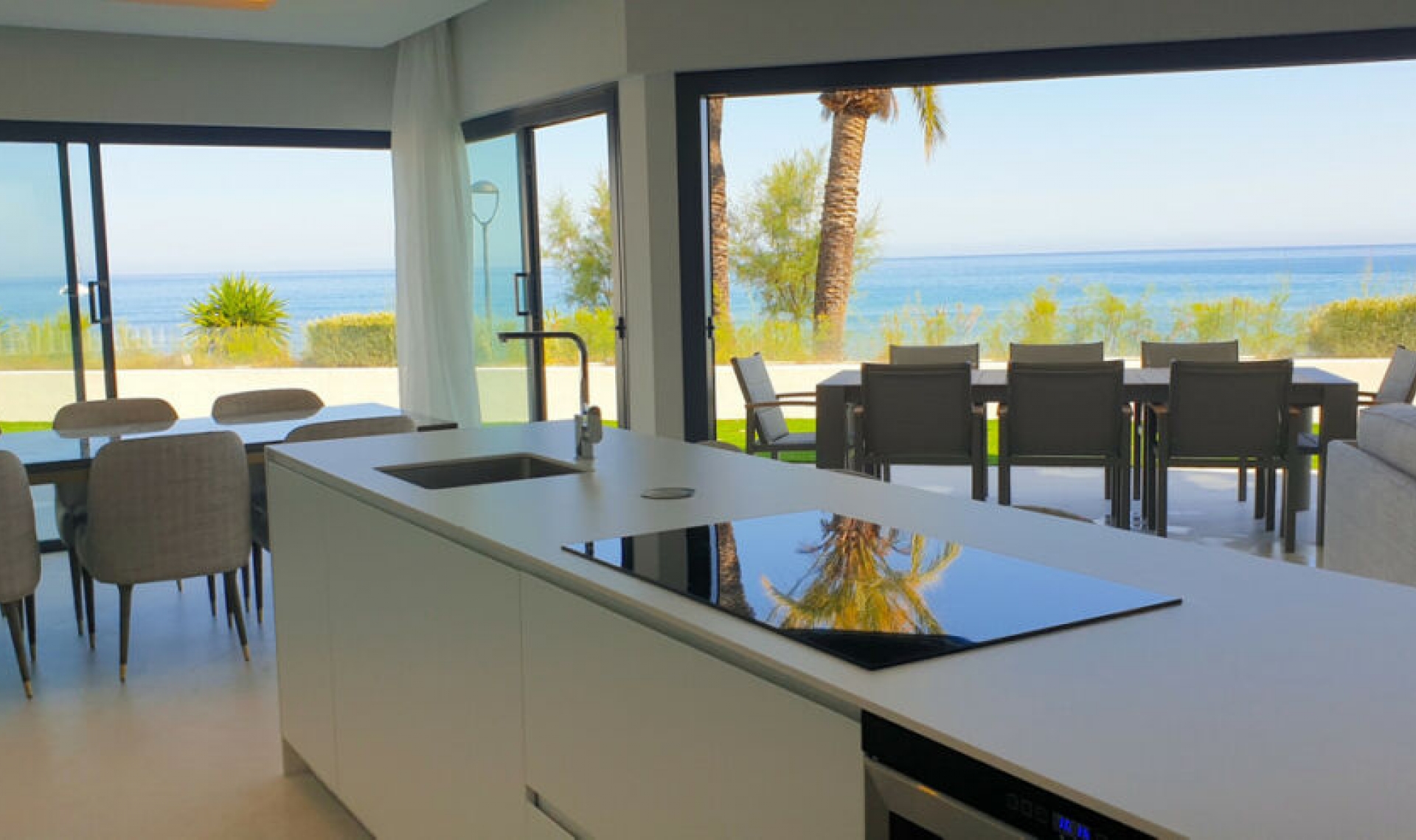 Resale - House -
Estepona