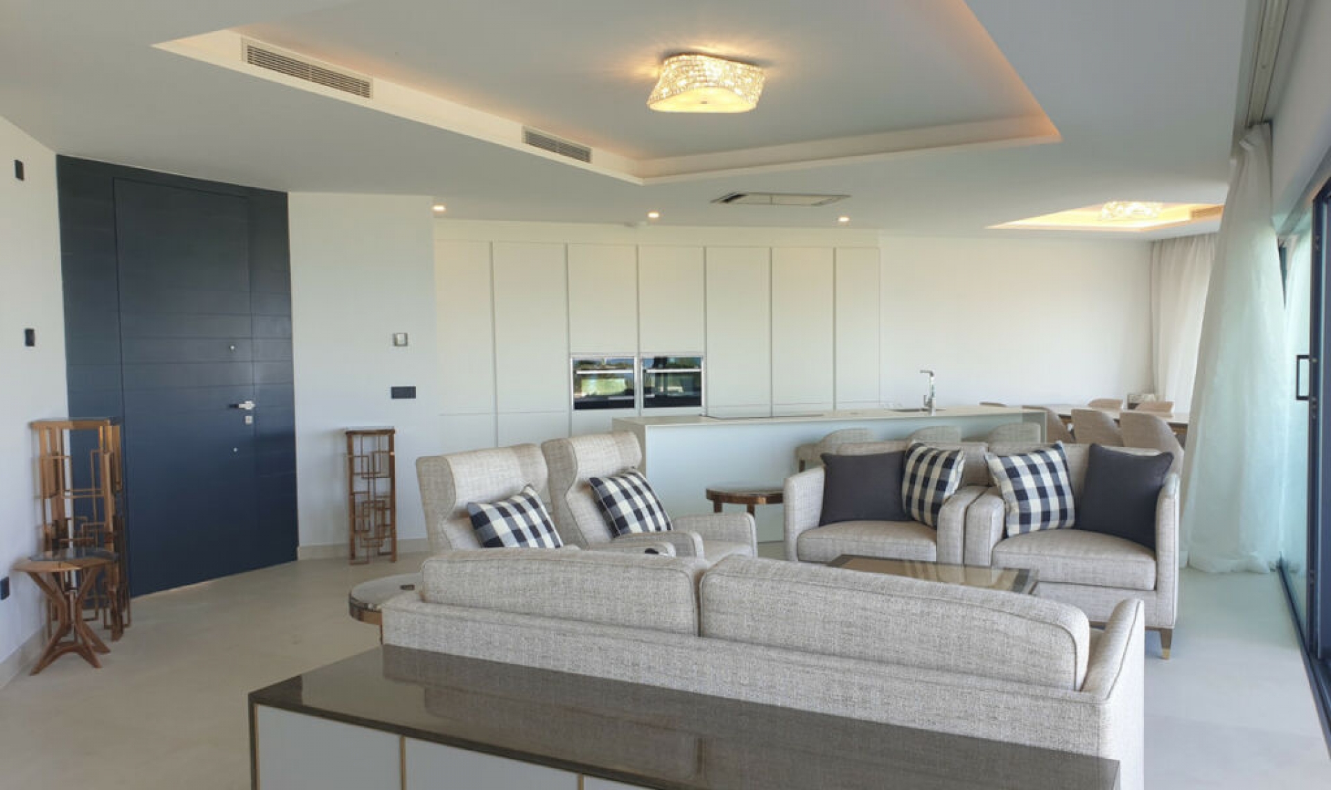 Resale - House -
Estepona