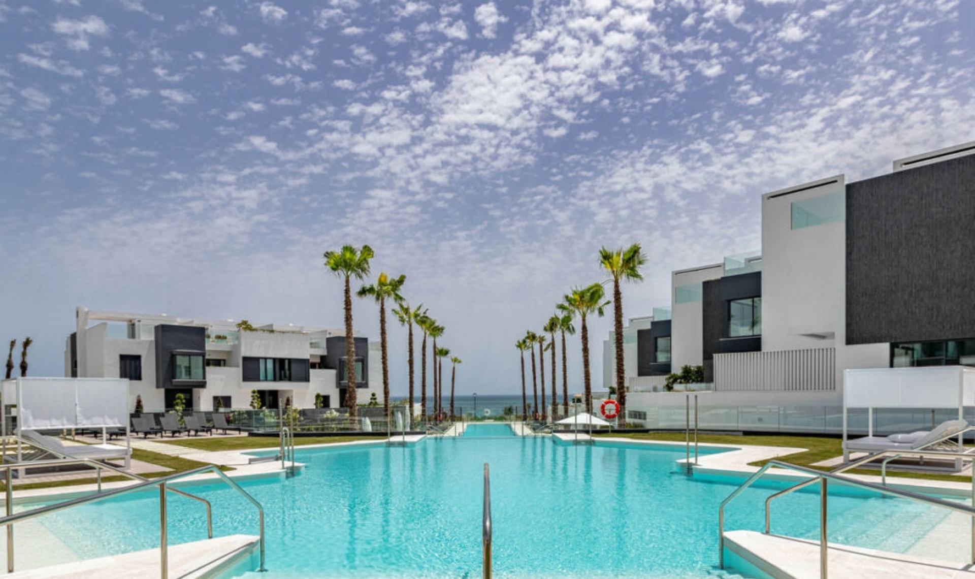 Resale - House -
Estepona