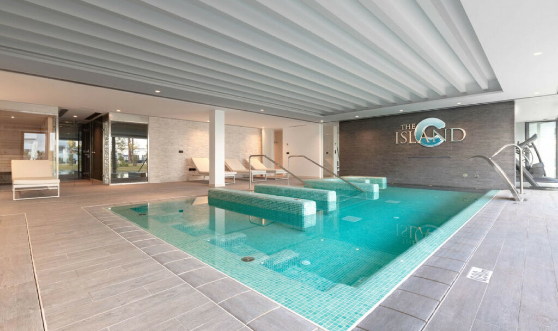 Resale - House -
Estepona