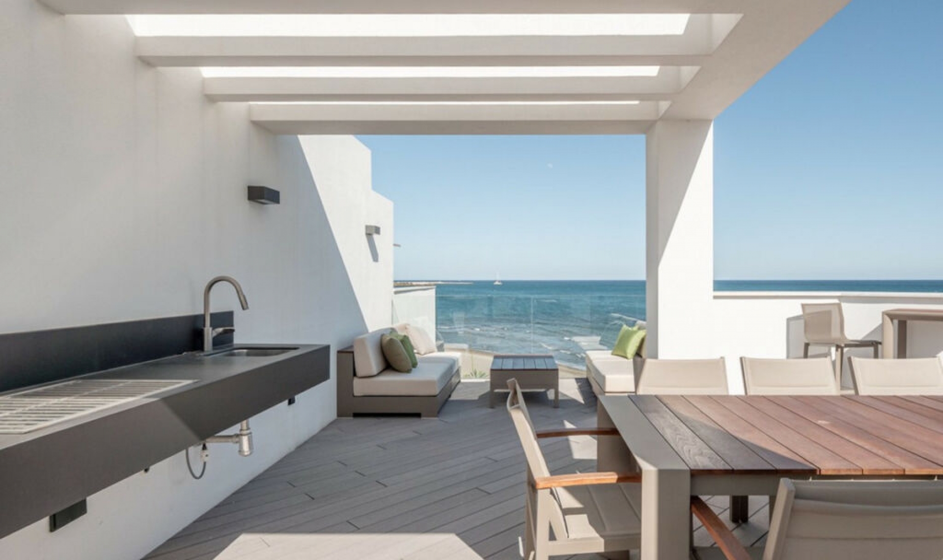 Resale - House -
Estepona