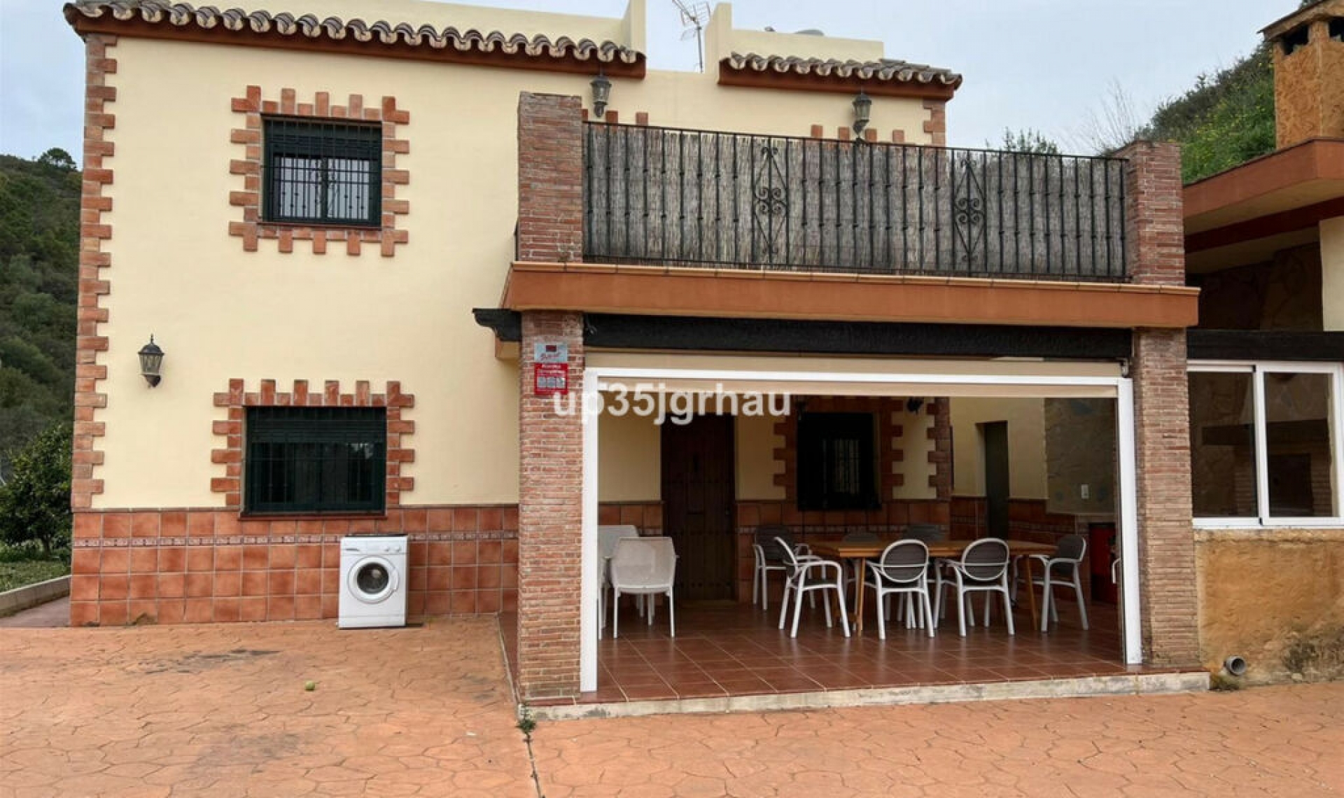 Resale - House -
Estepona