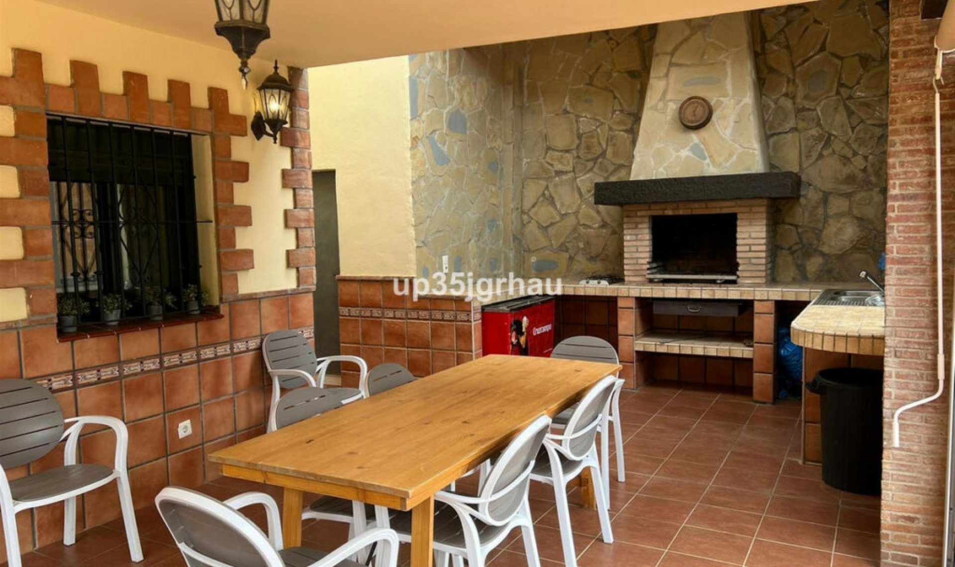 Resale - House -
Estepona