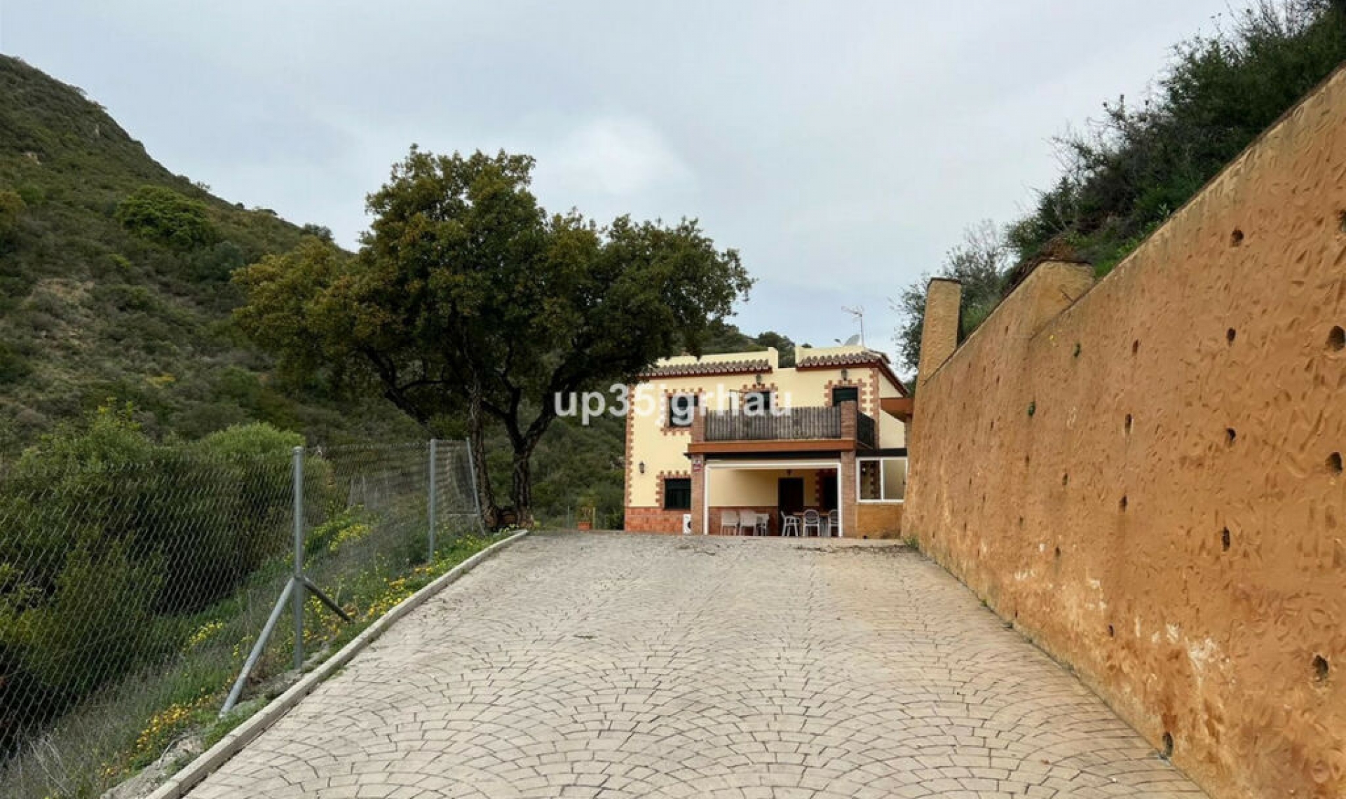 Resale - House -
Estepona