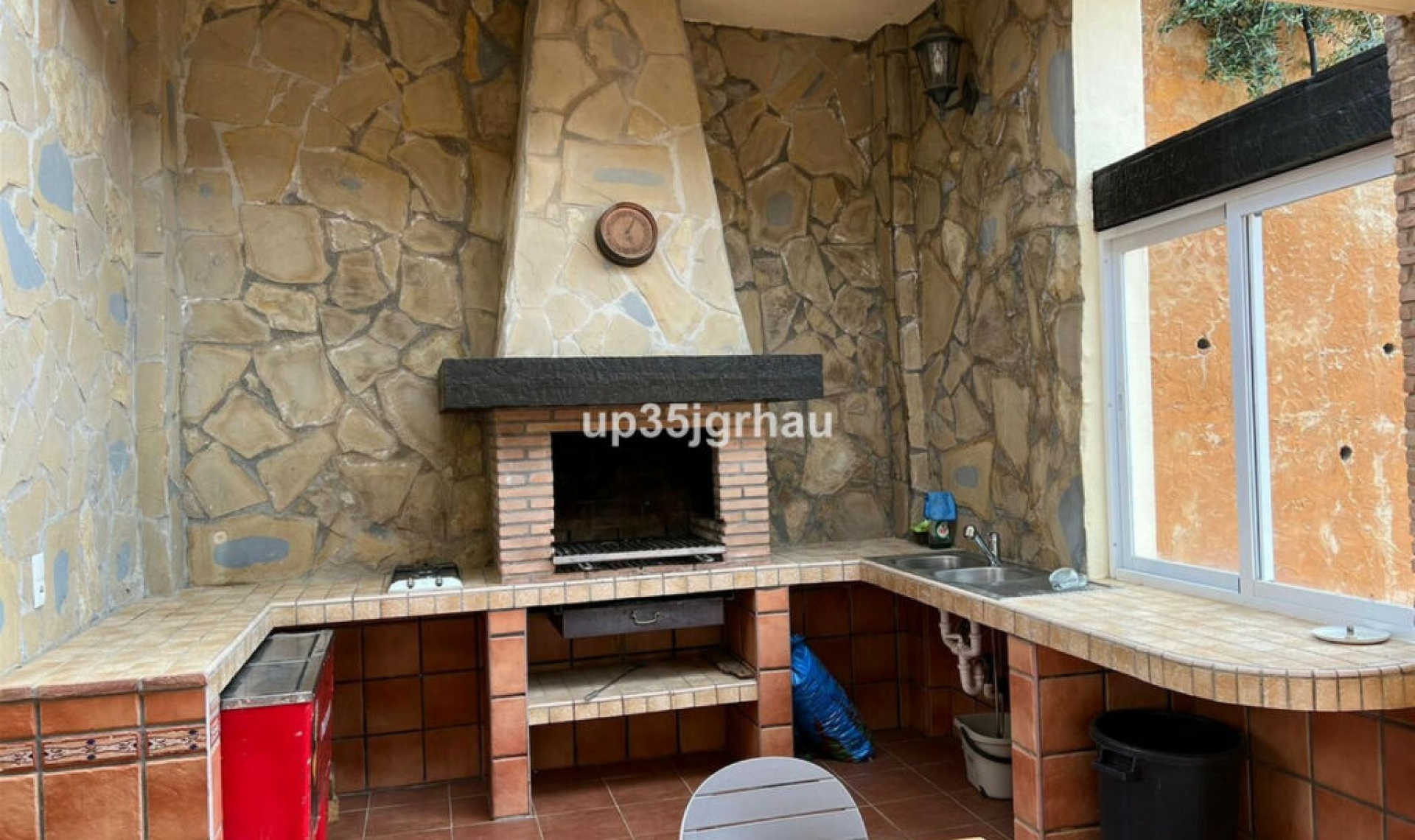 Resale - House -
Estepona