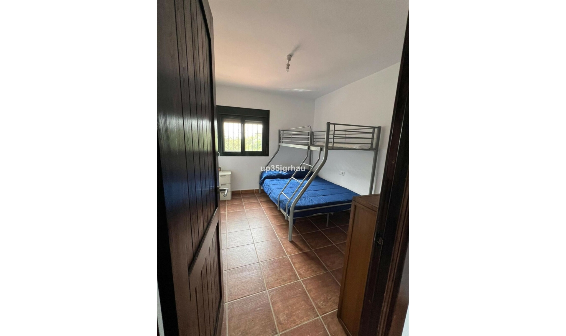 Resale - House -
Estepona
