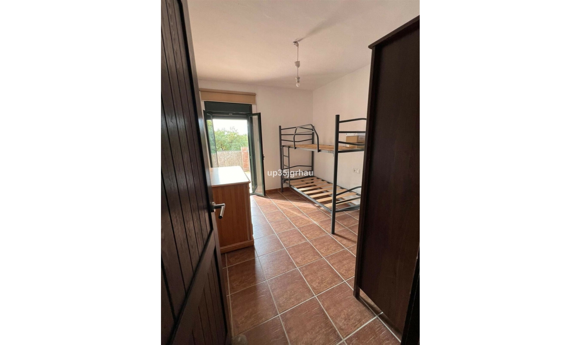 Resale - House -
Estepona