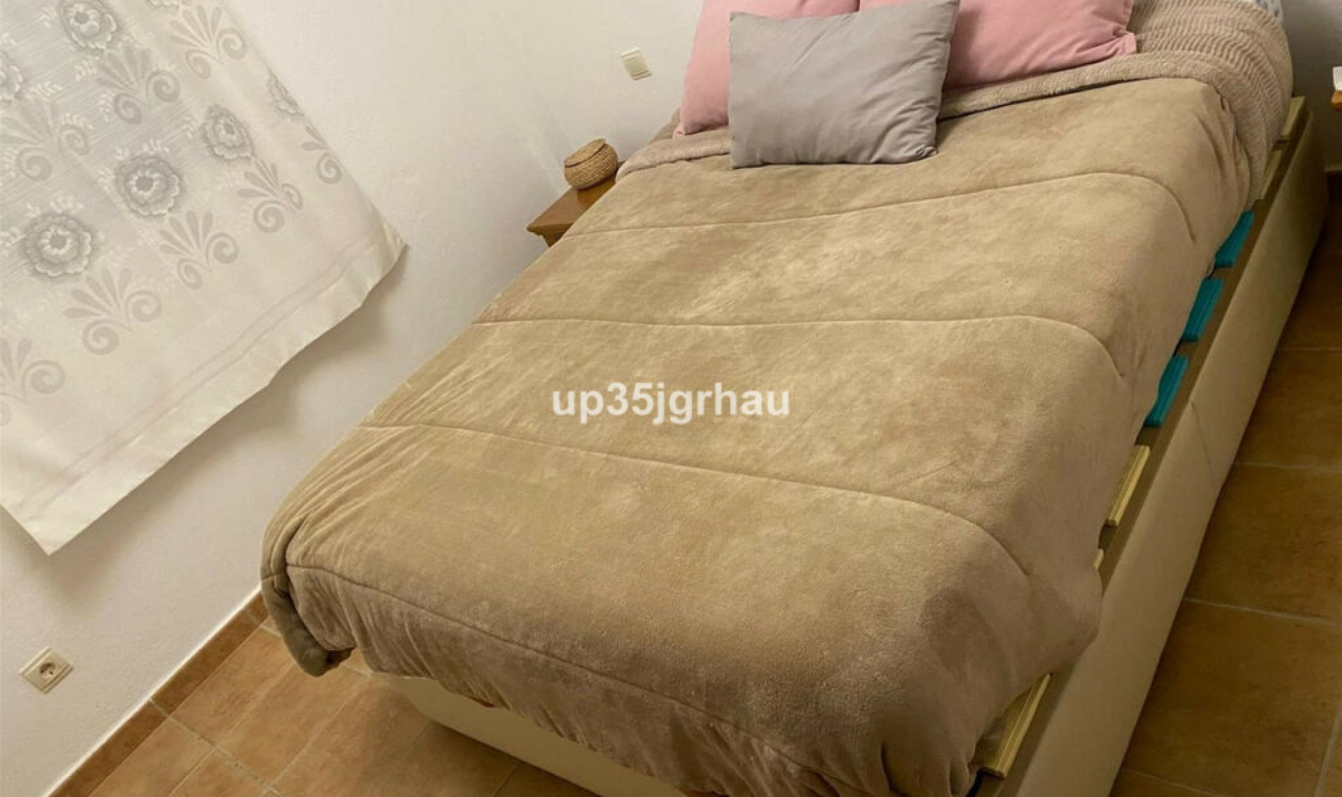 Resale - House -
Estepona