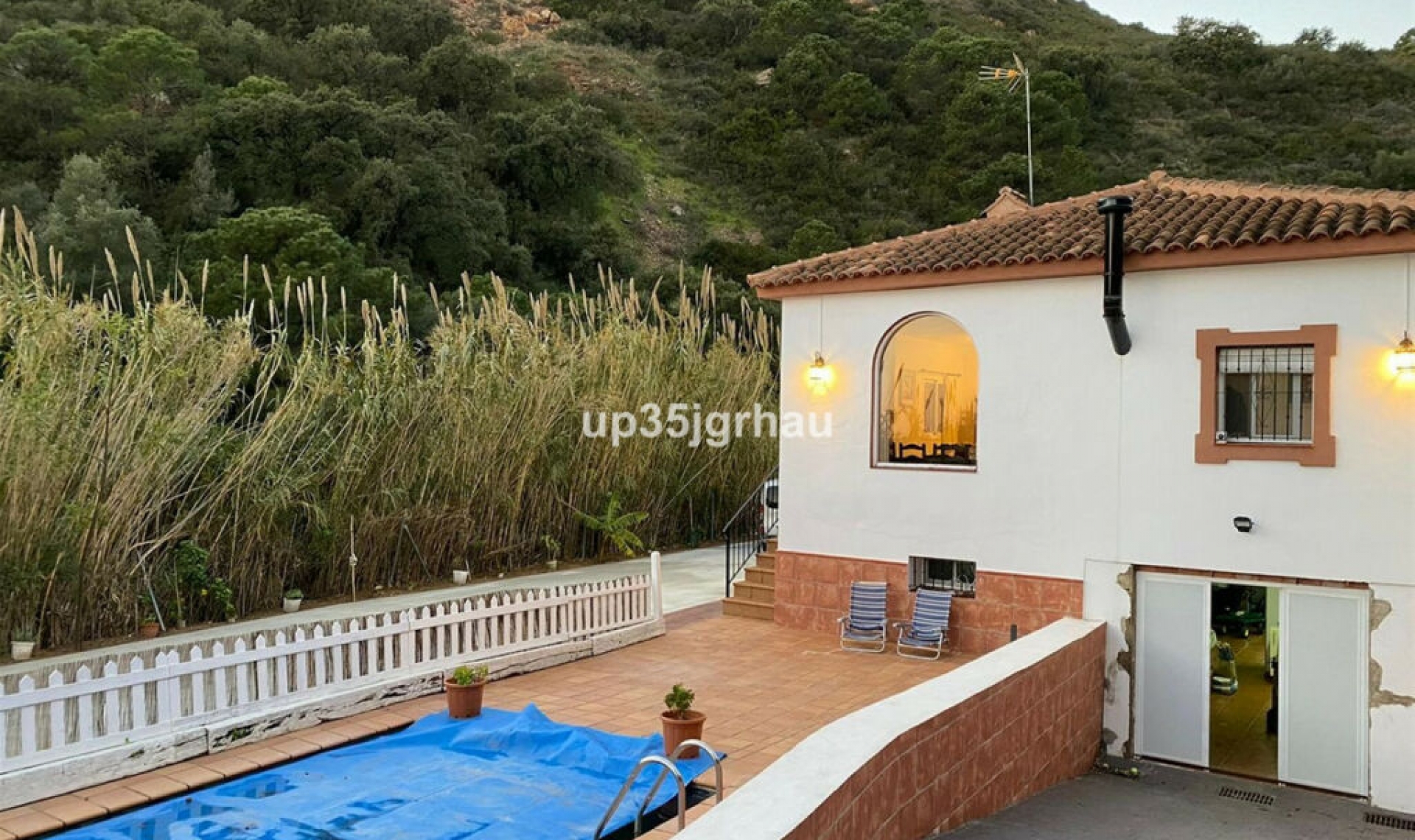 Resale - House -
Estepona