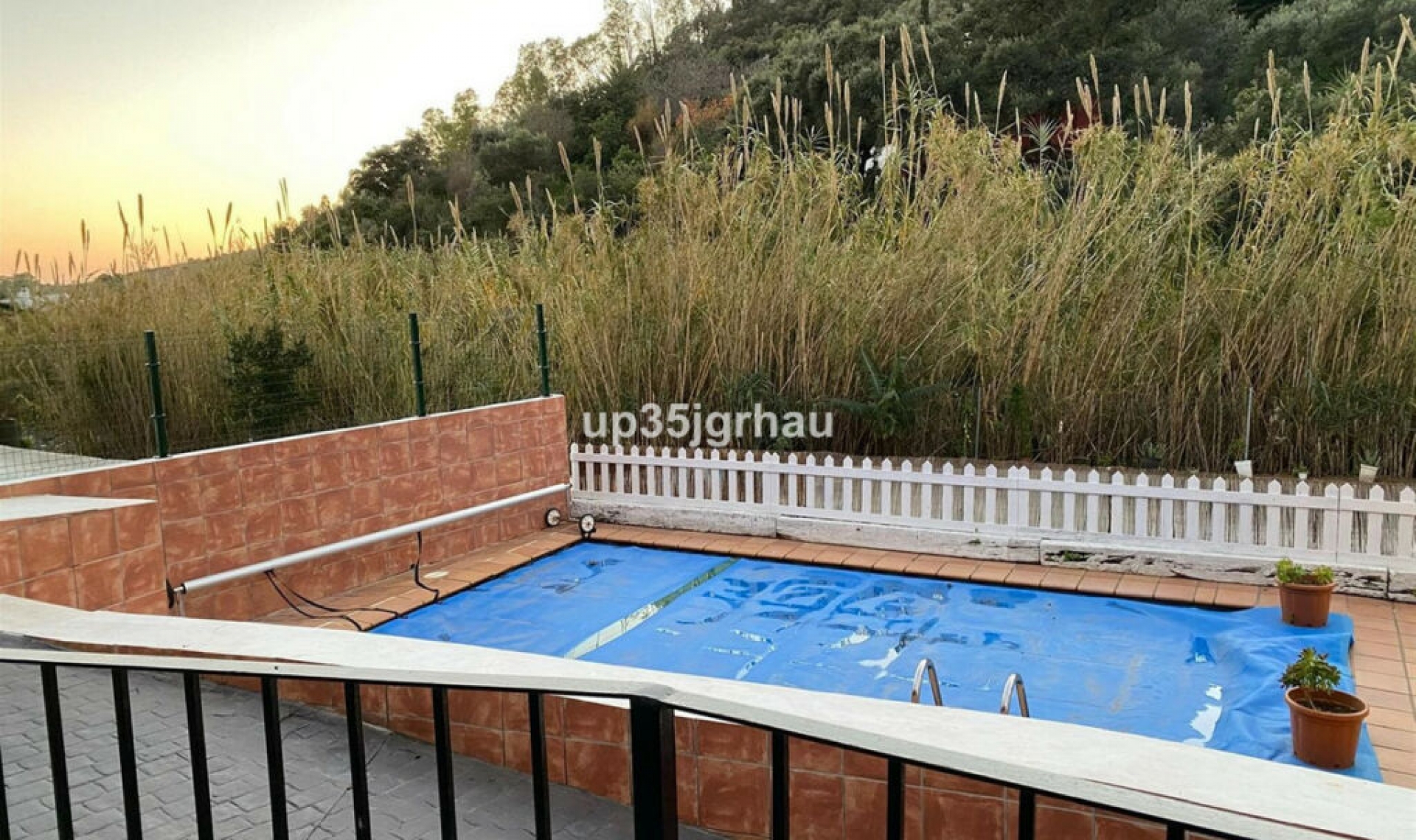 Resale - House -
Estepona