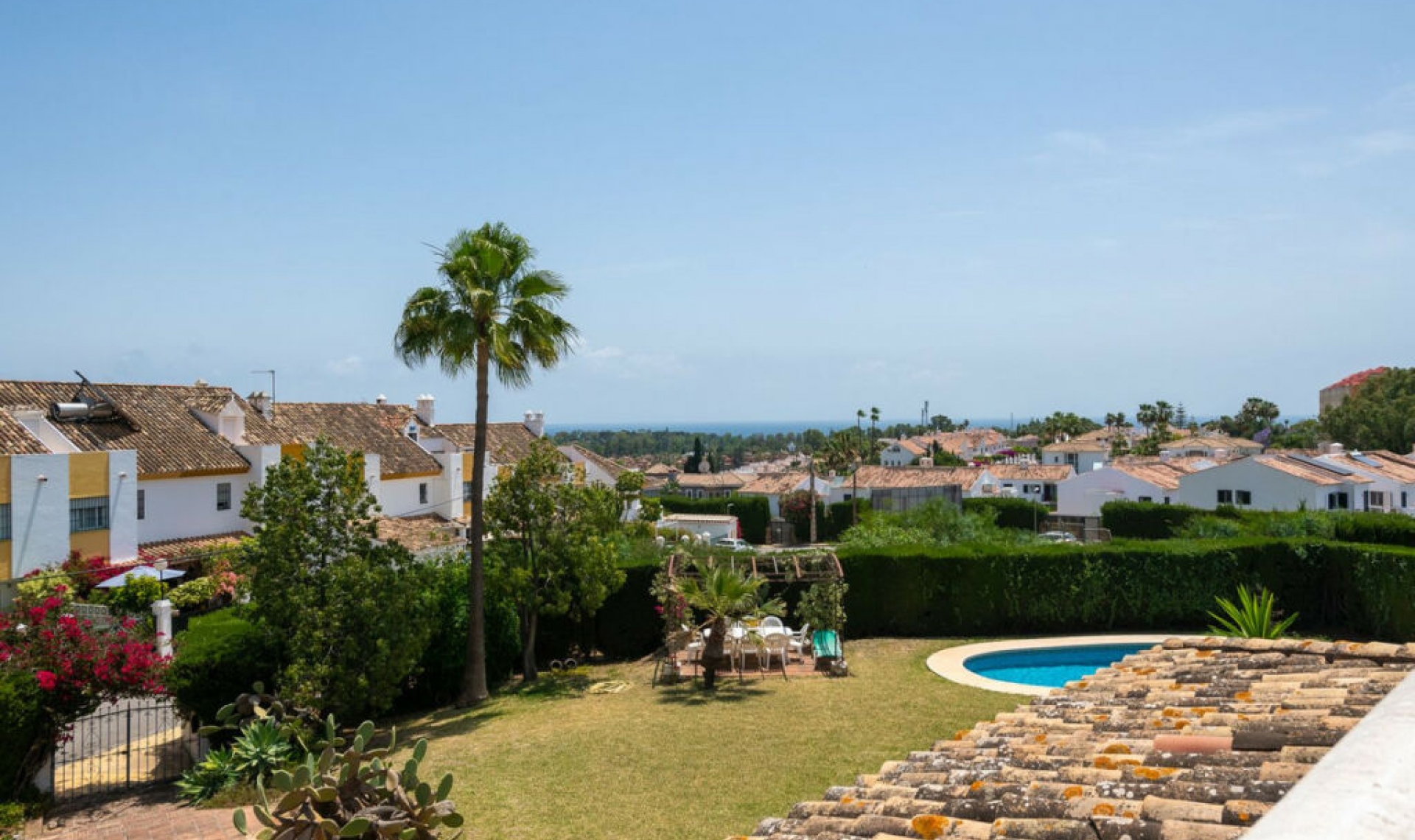 Resale - House -
Estepona