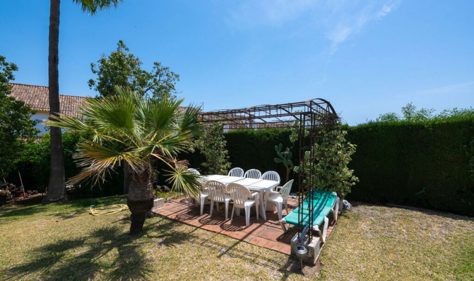 Resale - House -
Estepona