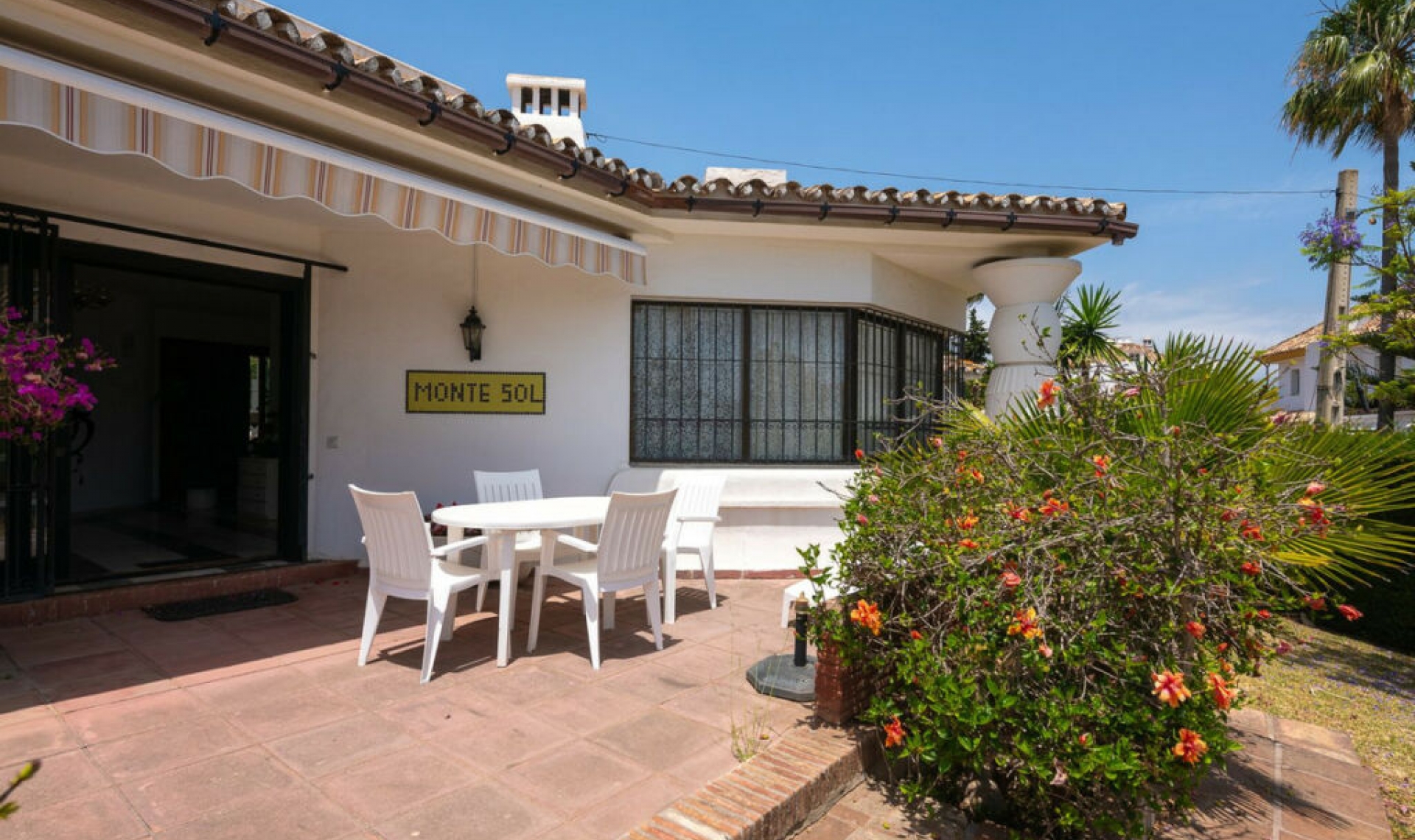 Resale - House -
Estepona