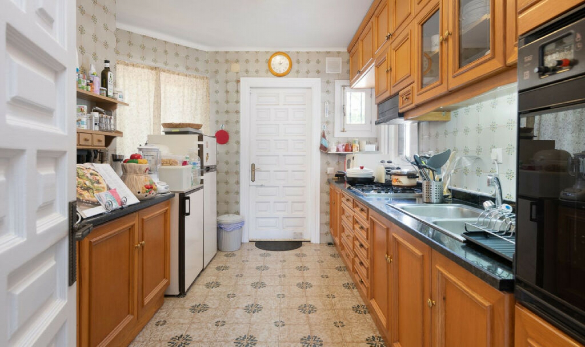 Resale - House -
Estepona