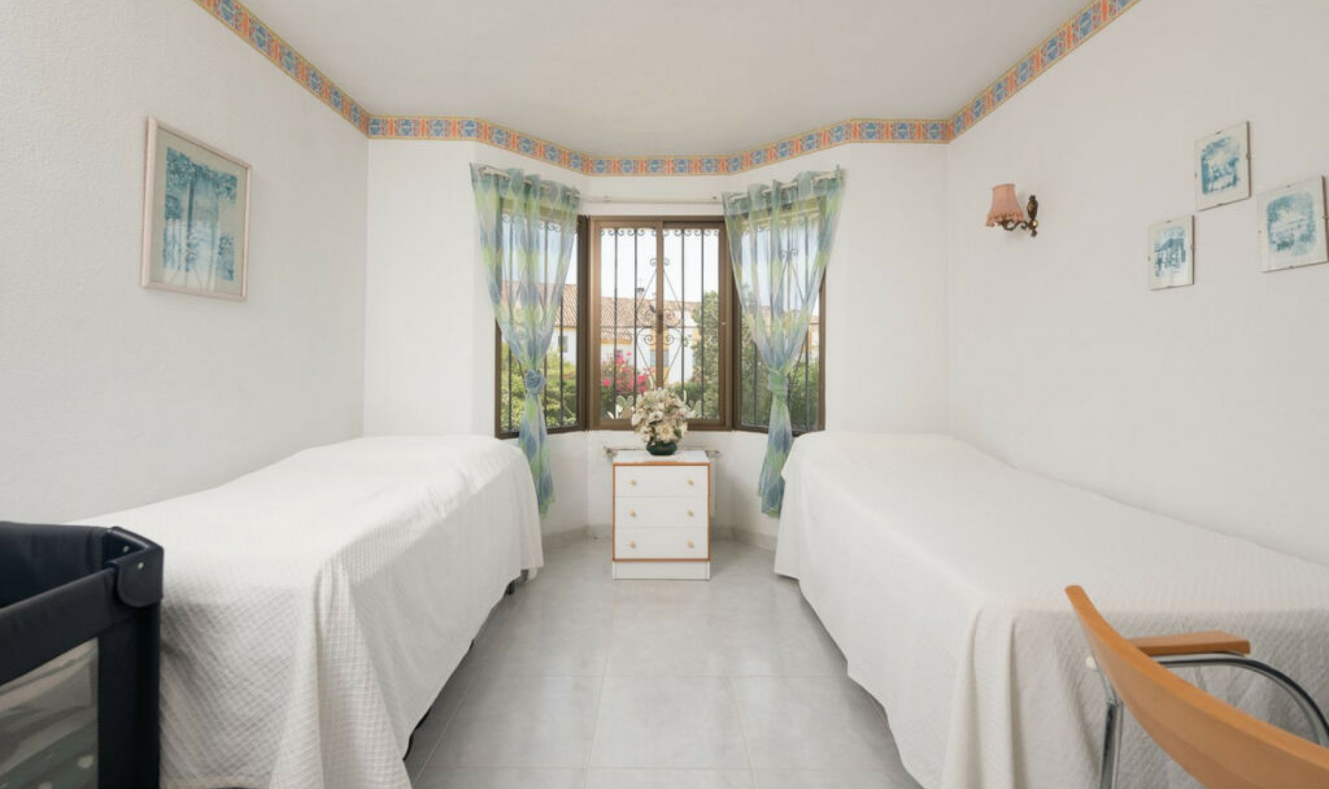 Resale - House -
Estepona