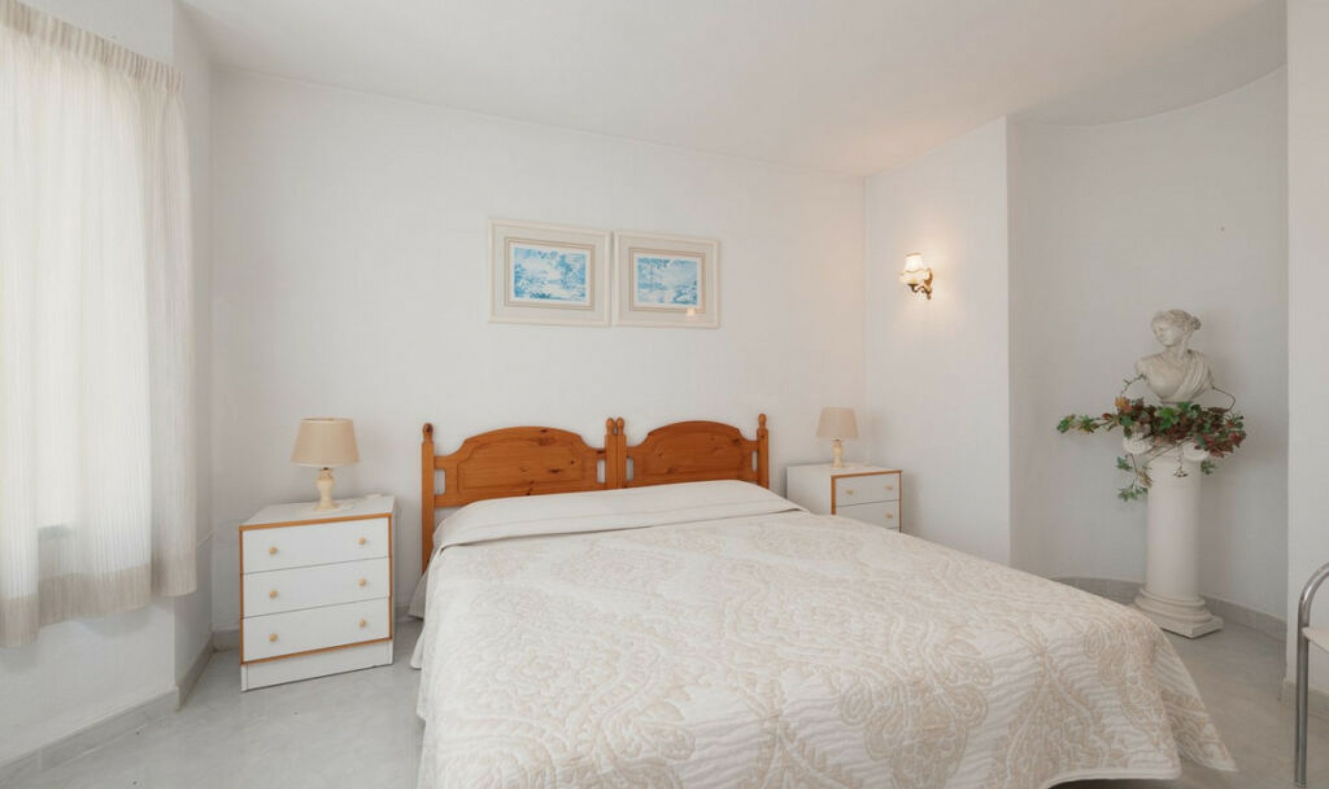 Resale - House -
Estepona