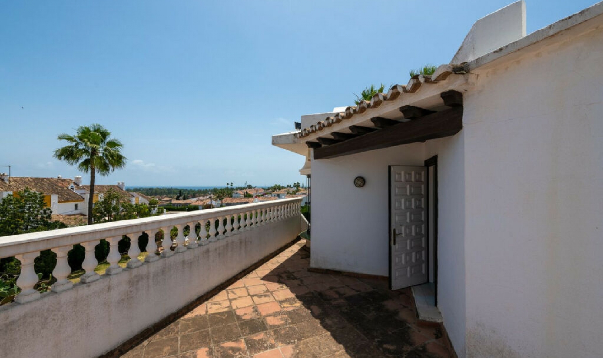 Resale - House -
Estepona