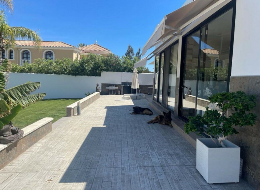 Resale - House -
Estepona