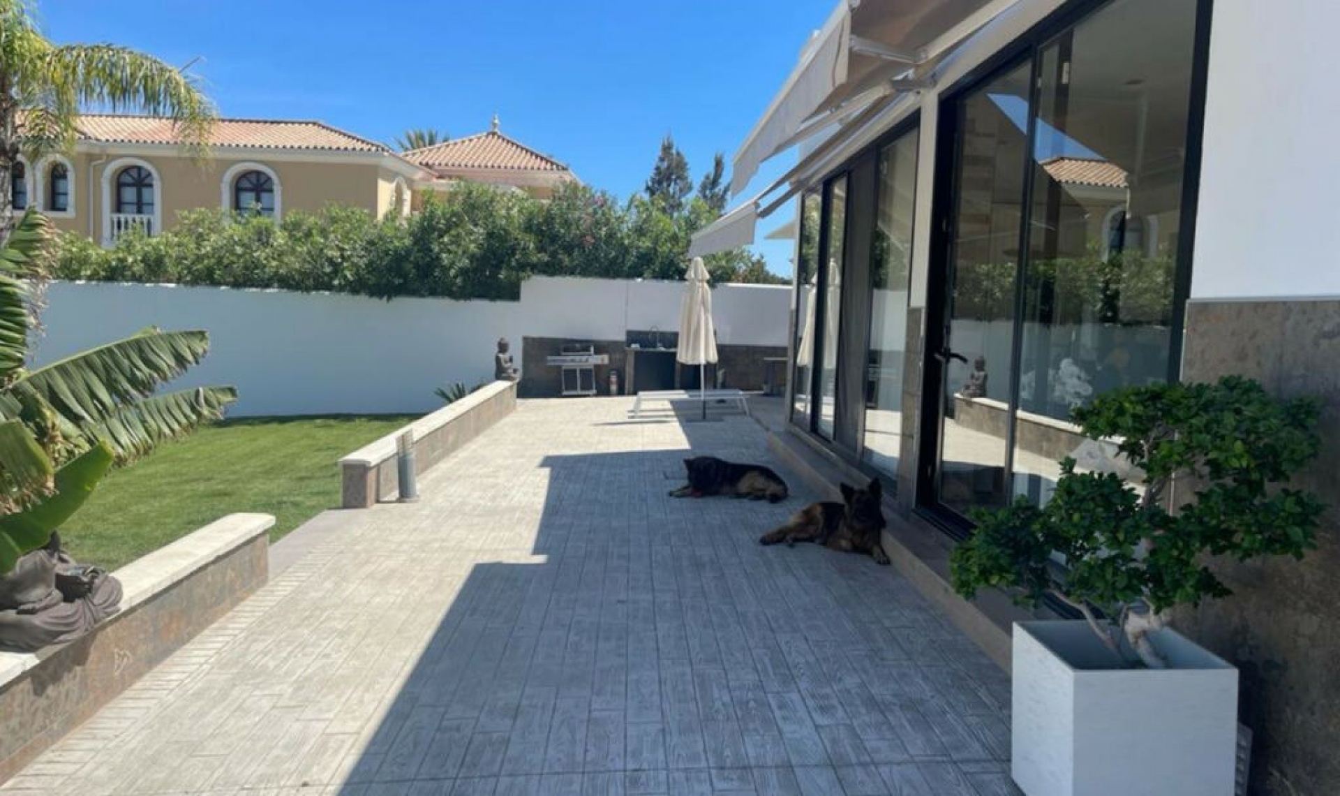 Resale - House -
Estepona