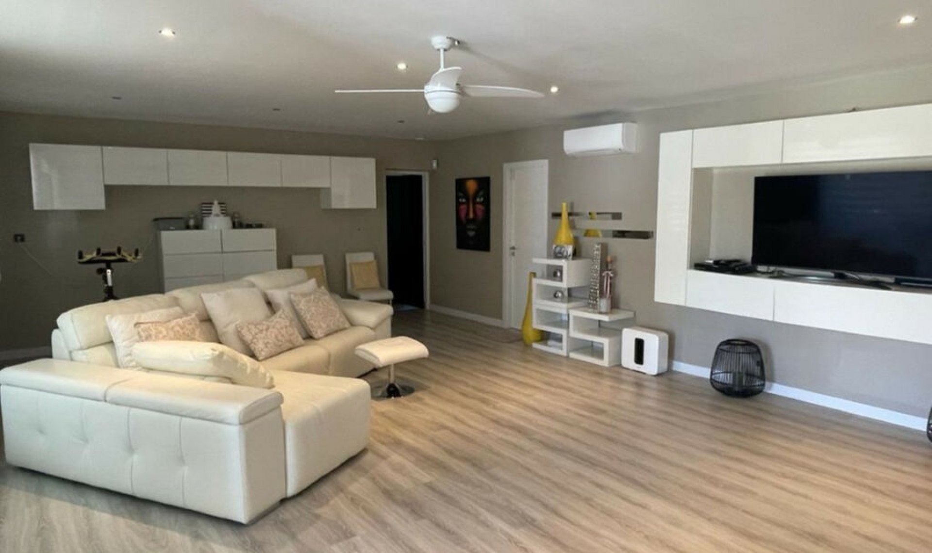 Resale - House -
Estepona