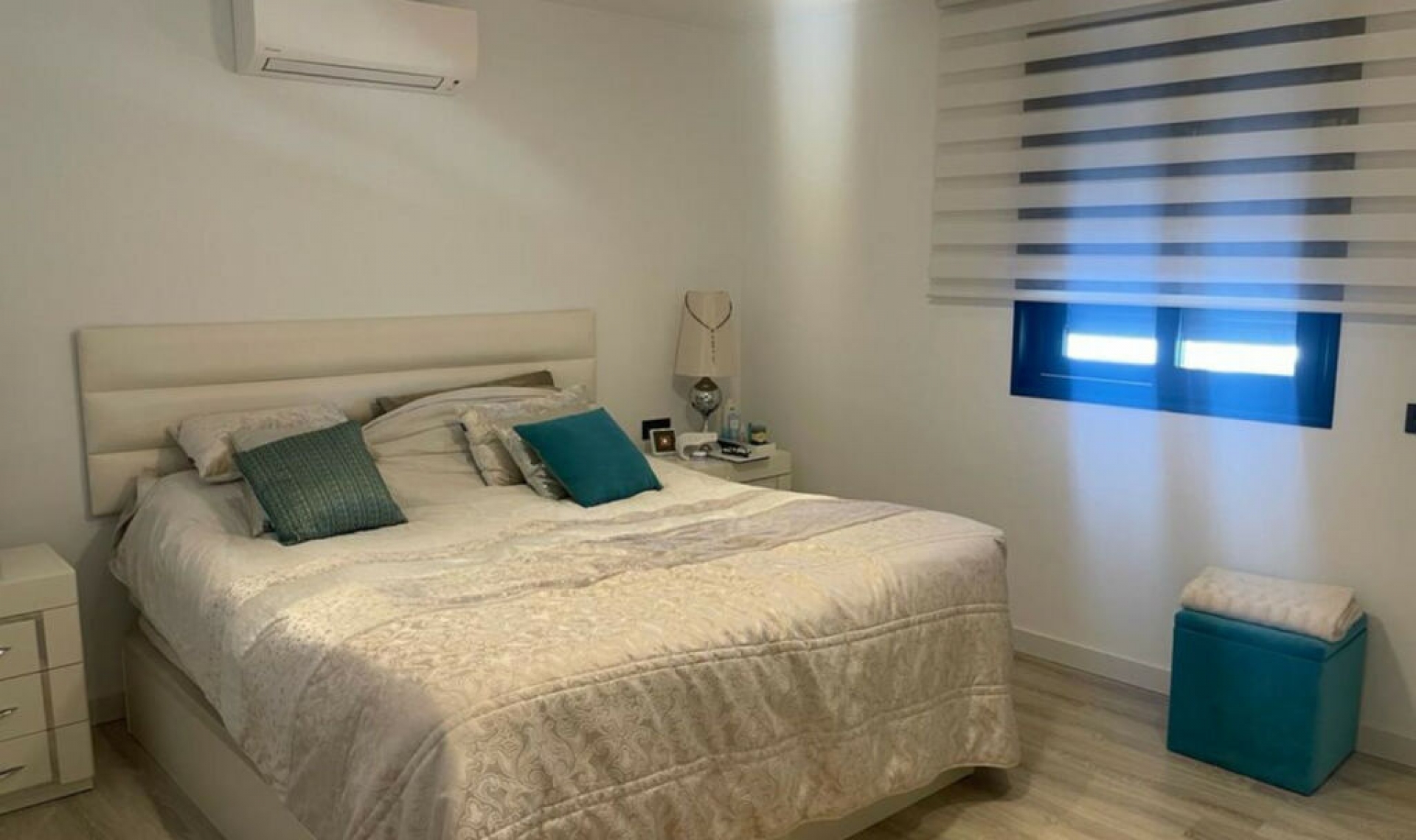 Resale - House -
Estepona