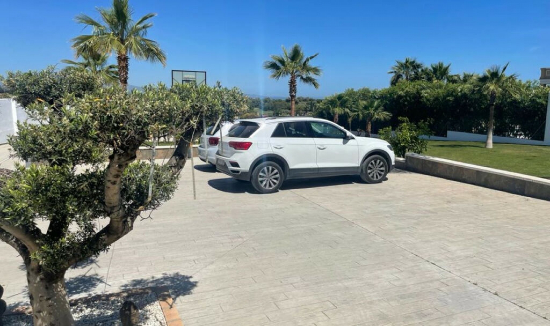 Resale - House -
Estepona